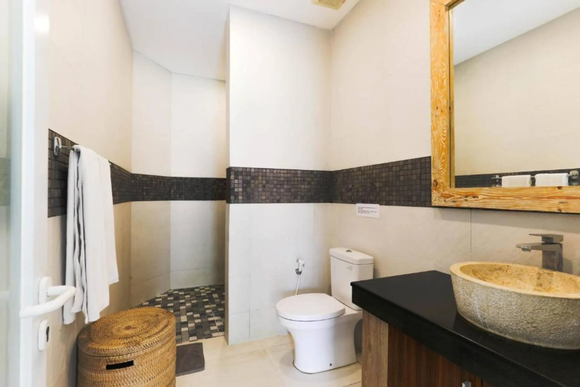 Sleek Modern Sanctuary 3 Bedroom Private Villa in Legian 4