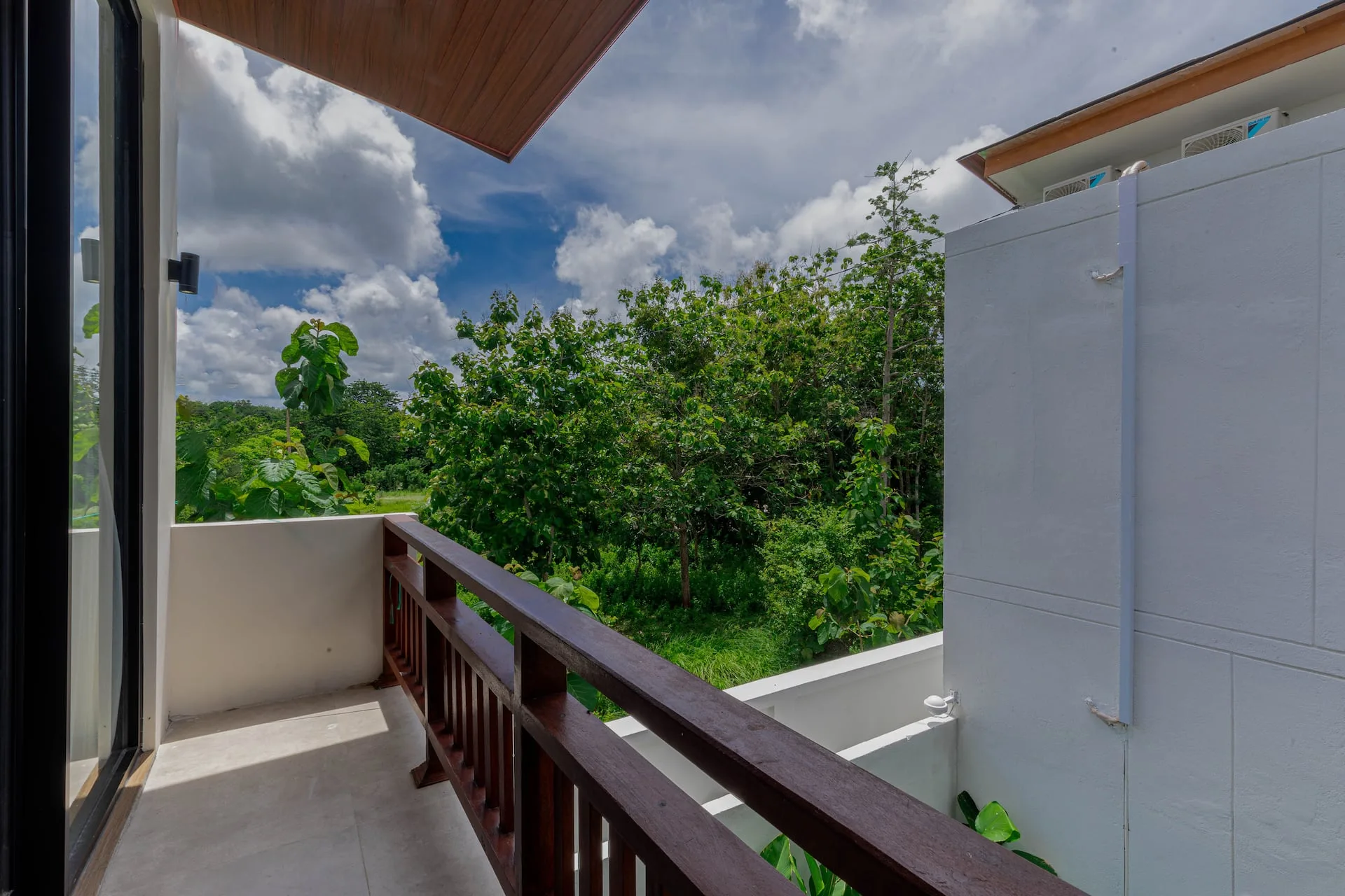 Stunning Modern 2 Bedroom Private Pool with Hot Tub 2