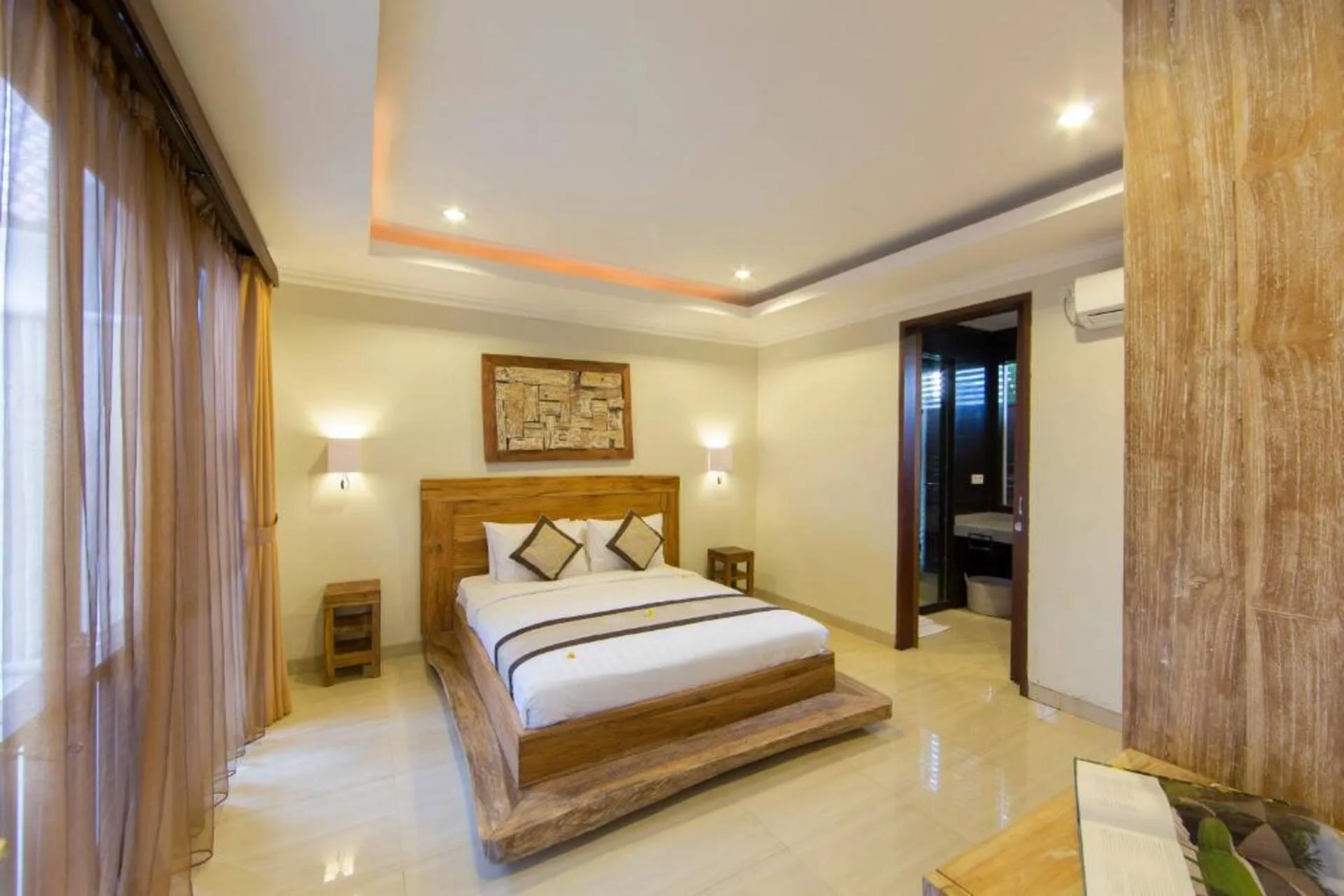 Spacious 3 Bedroom Villa in Center Seminyak 2
