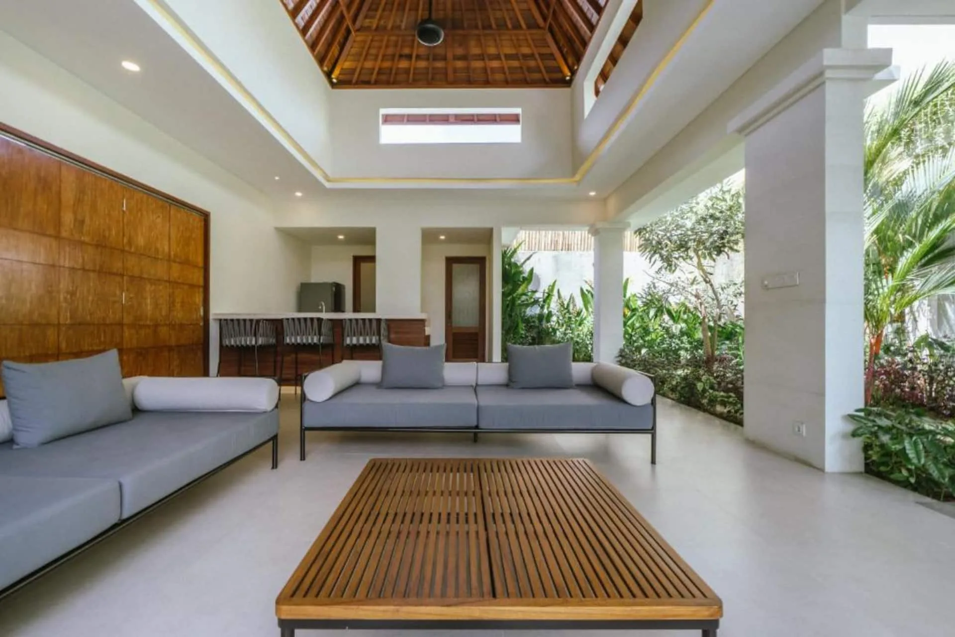 Spacious 5 Bedroom Luxury Villa in Canggu 2