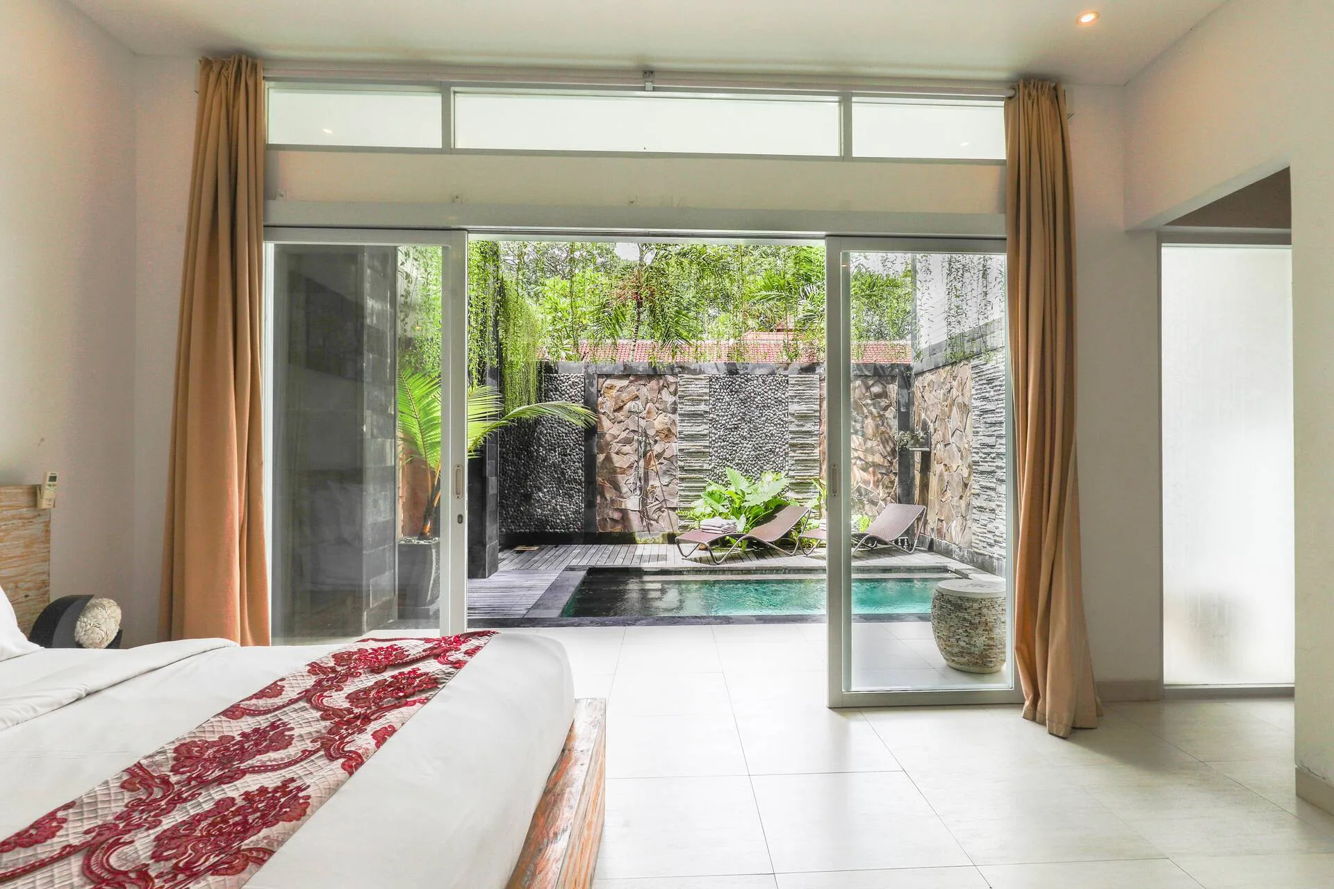 Legian's Gem - 3 Bedroom Private Villa with Pool 2
