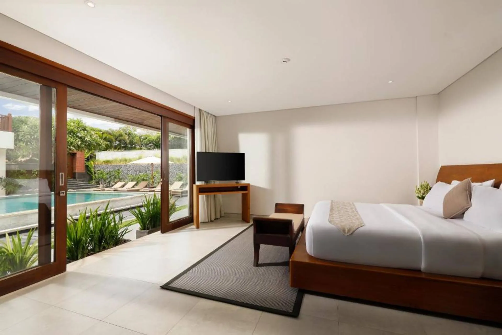 Vibrant Poolside Energy 6 Bedroom Private Villa in Canggu 5