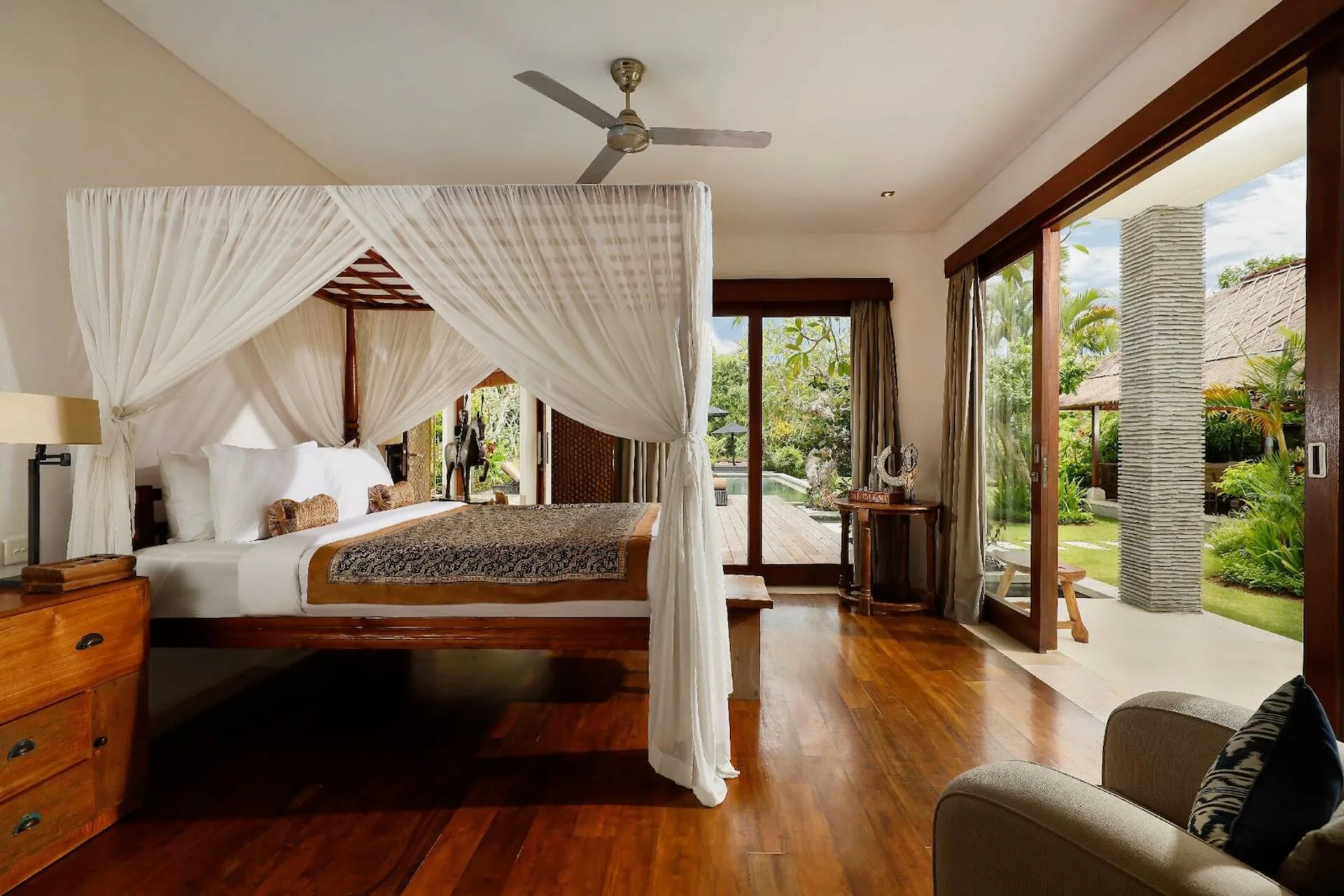 Grand Coastal Estate 6 Bedroom Private Villa in Jimbaran 5
