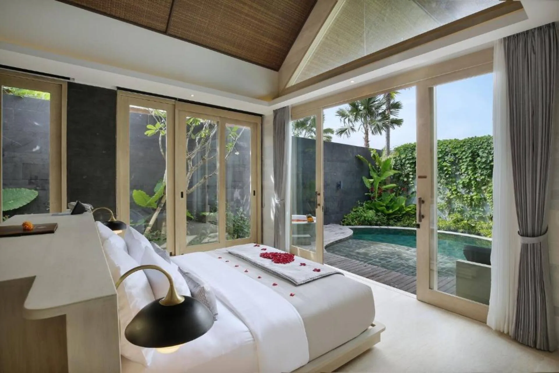 1 Bedroom Romantic Villa in Canggu 2