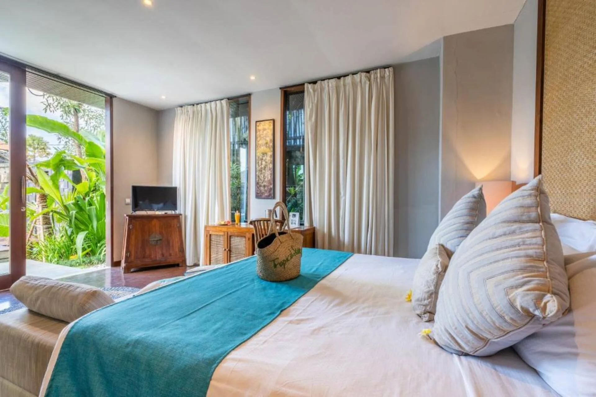 Comfortable Luxe Quarters Private Villa in Bali 2