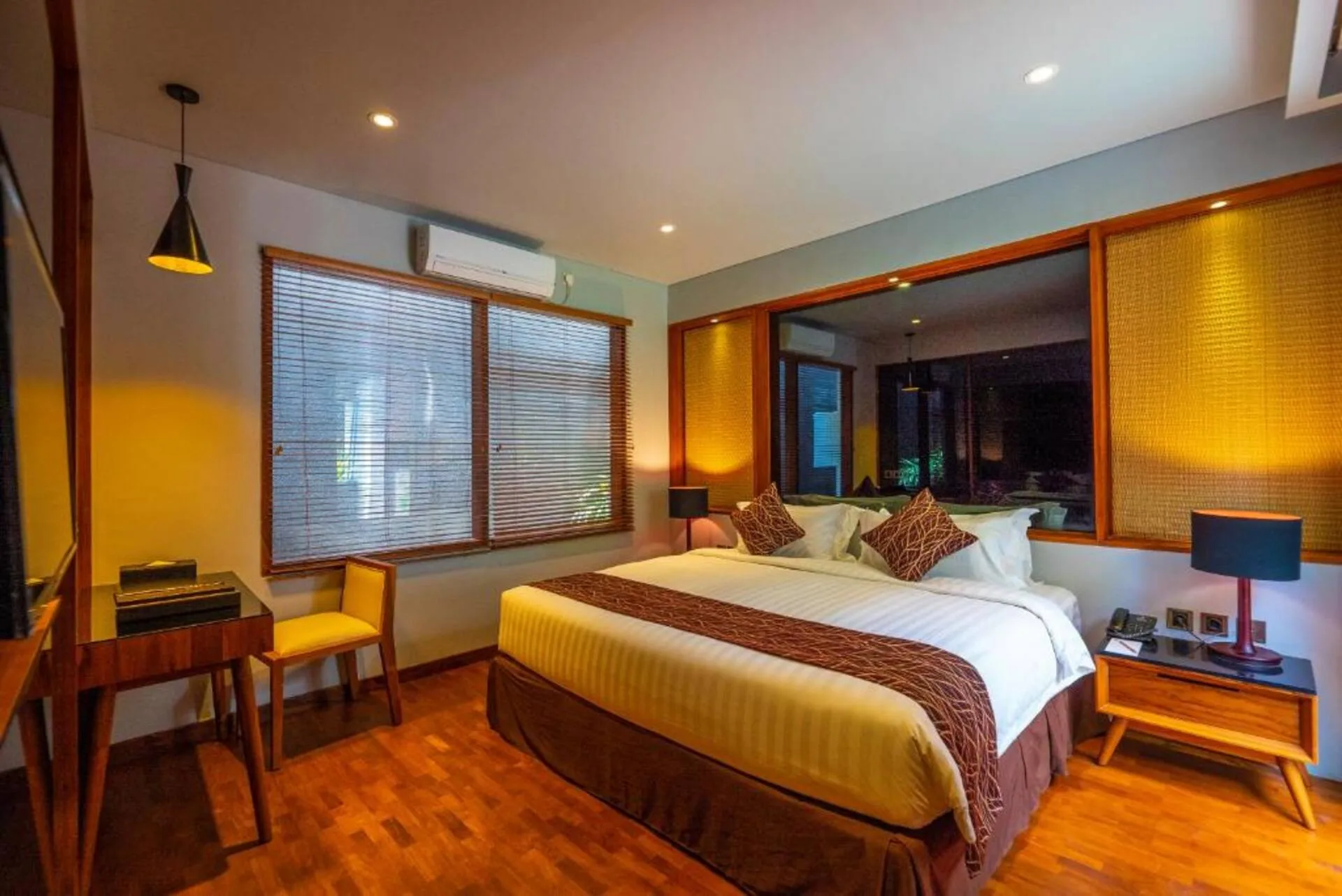 Homey Minimalist 2 Bedroom Private 3