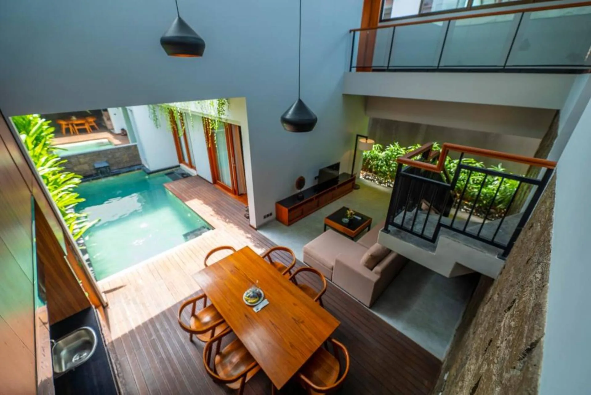 Homey Minimalist 2 Bedroom Private 4
