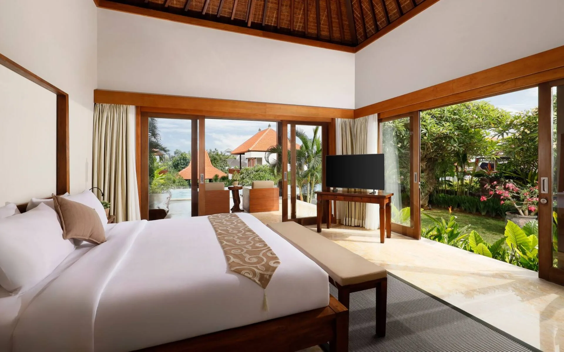 Super Cozy! 6 Bedroom Villa in Canggu 2