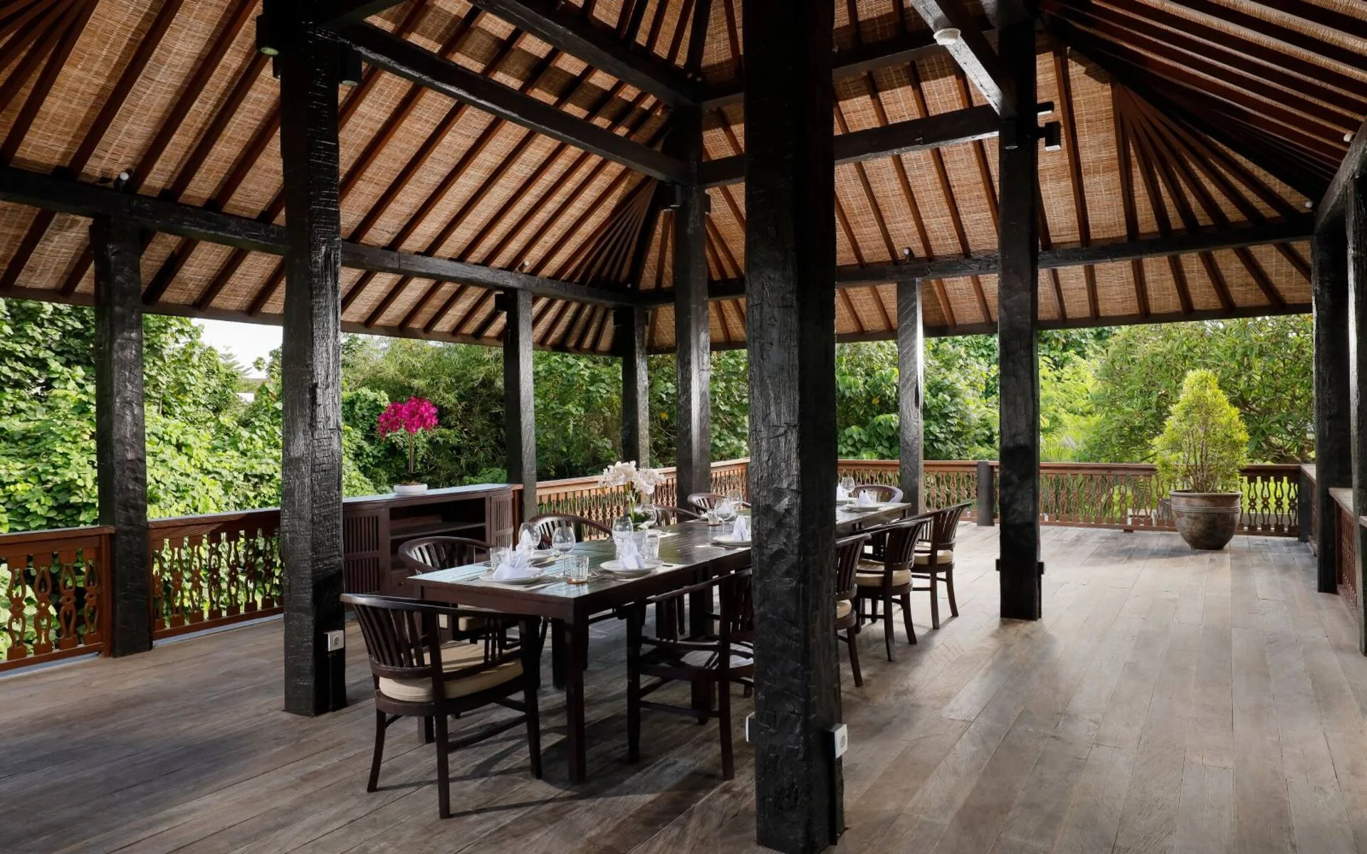 Super Cozy! 6 Bedroom Villa in Canggu 3
