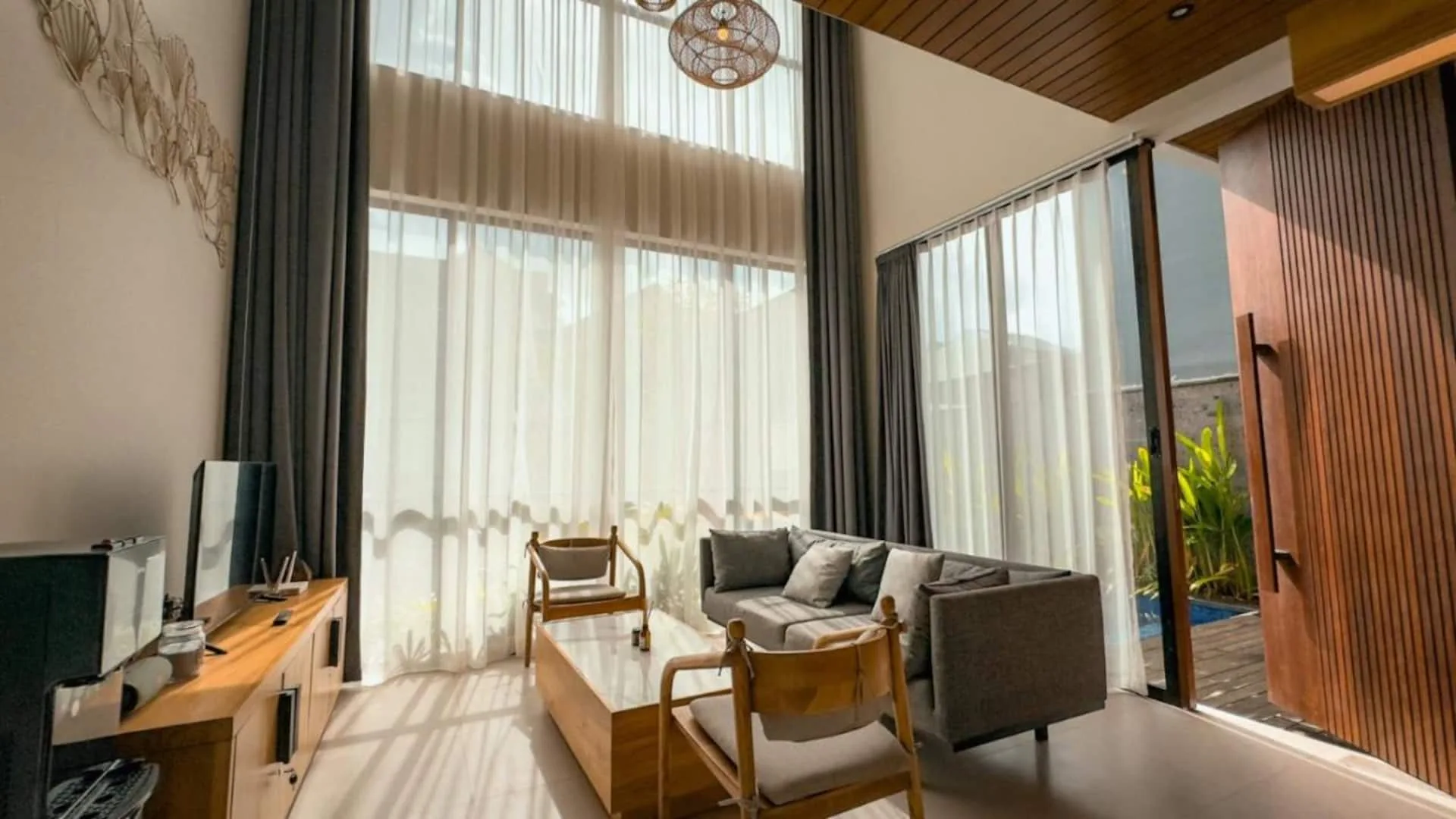 3bed, Walk to Canggu Hotspots-near Constructions 3