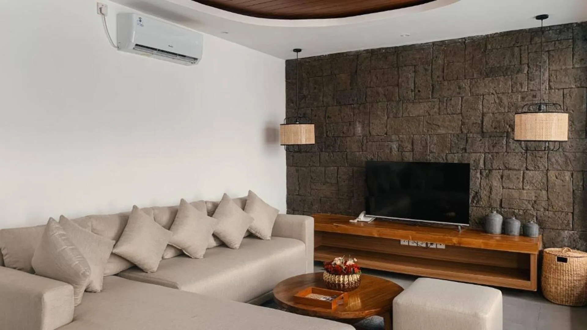Beachside Surf Retreat 2 Bedroom Private Villa in Canggu 5