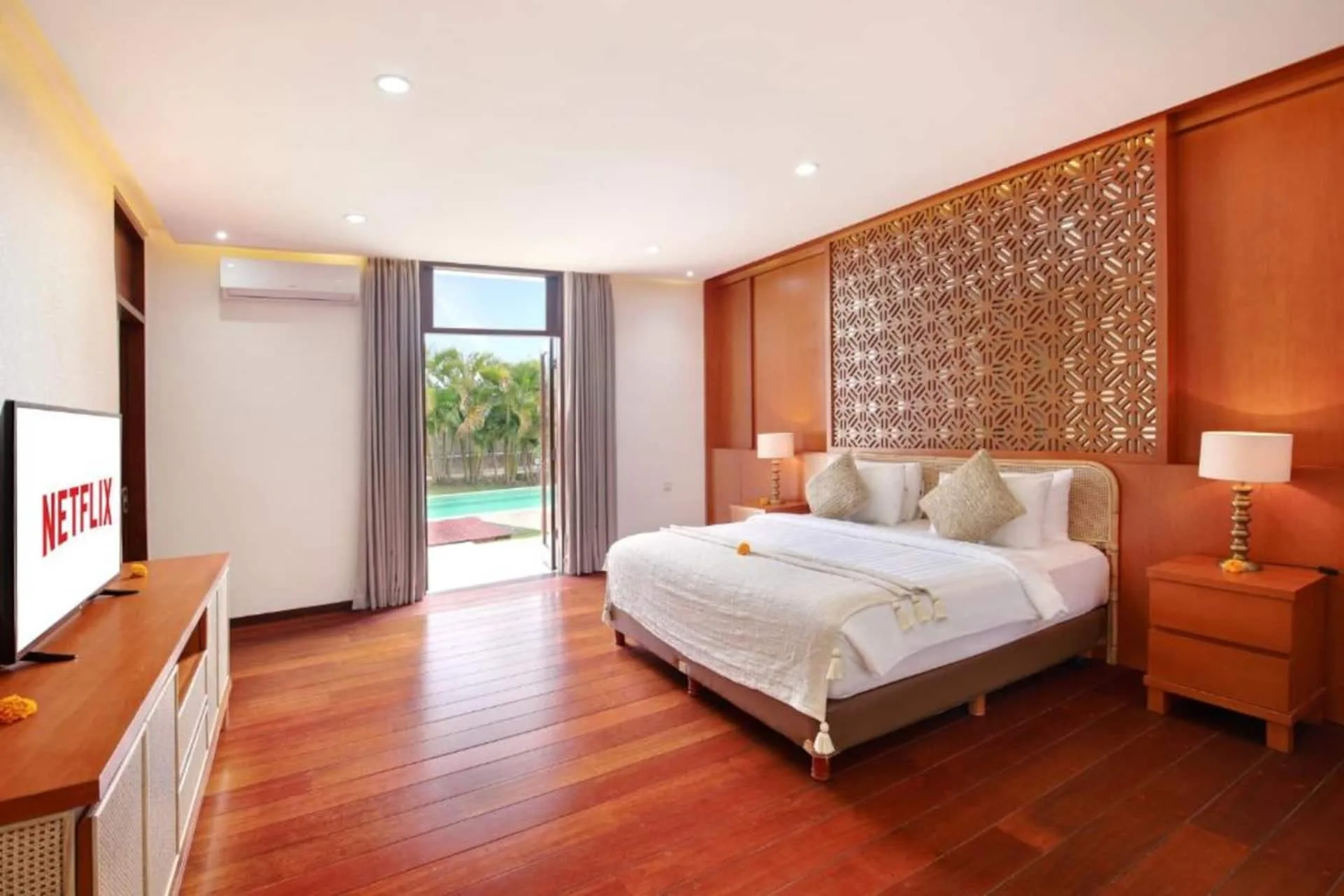 Modern 5 Bedroom Private Pool Villa 3