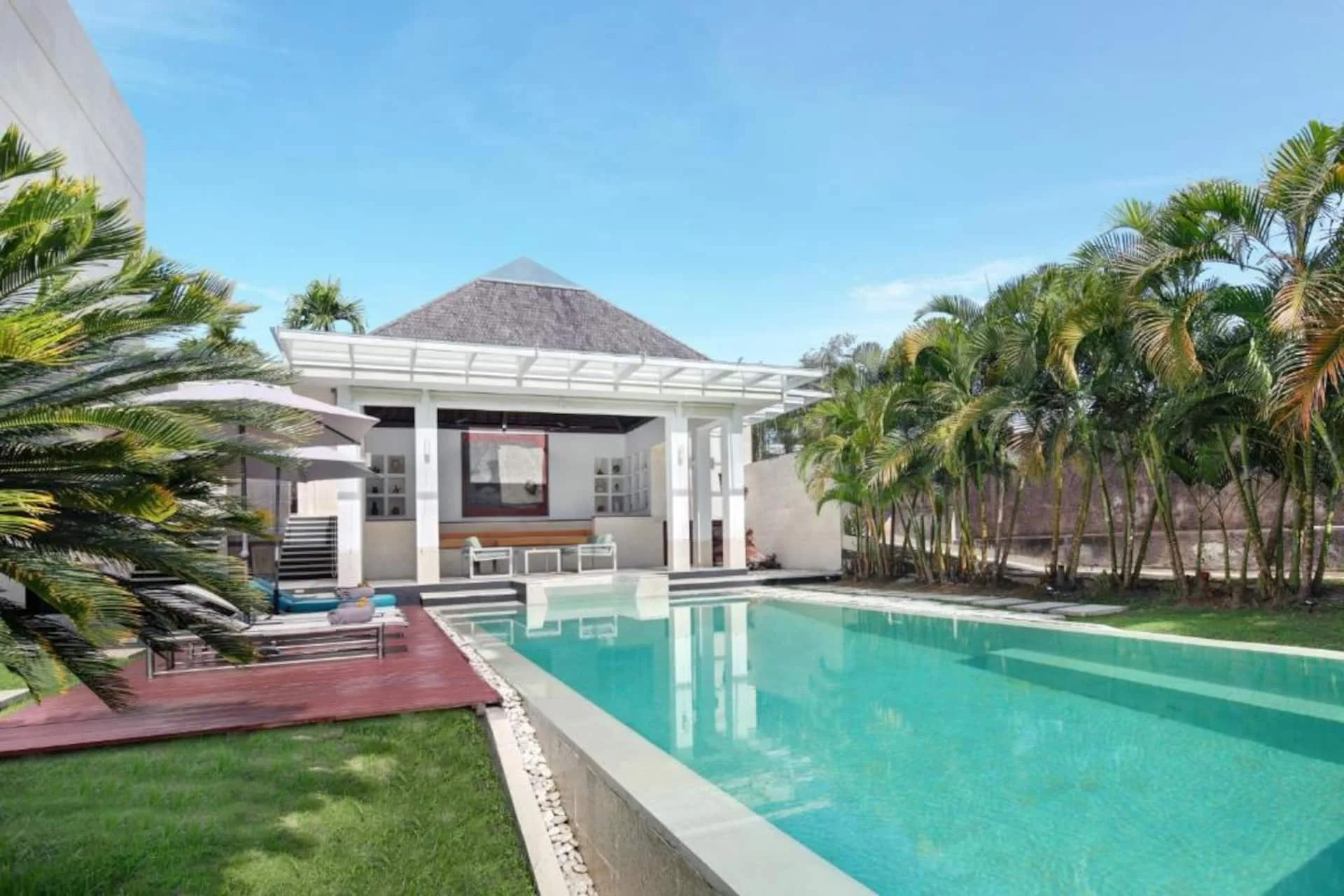 Modern 5 Bedroom Private Pool Villa 4
