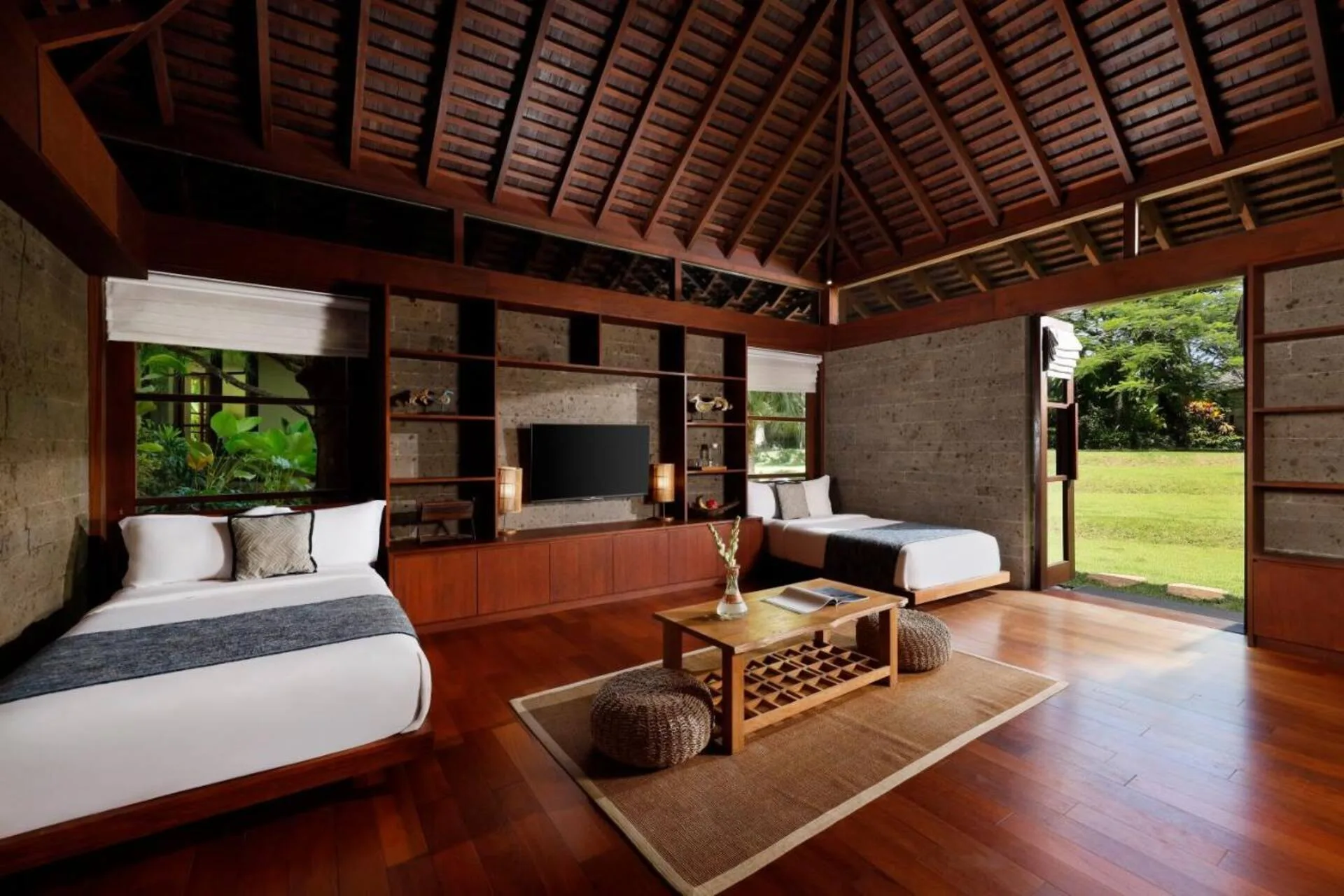 7 Bedroom Rustic Villa in Kerobokan 5