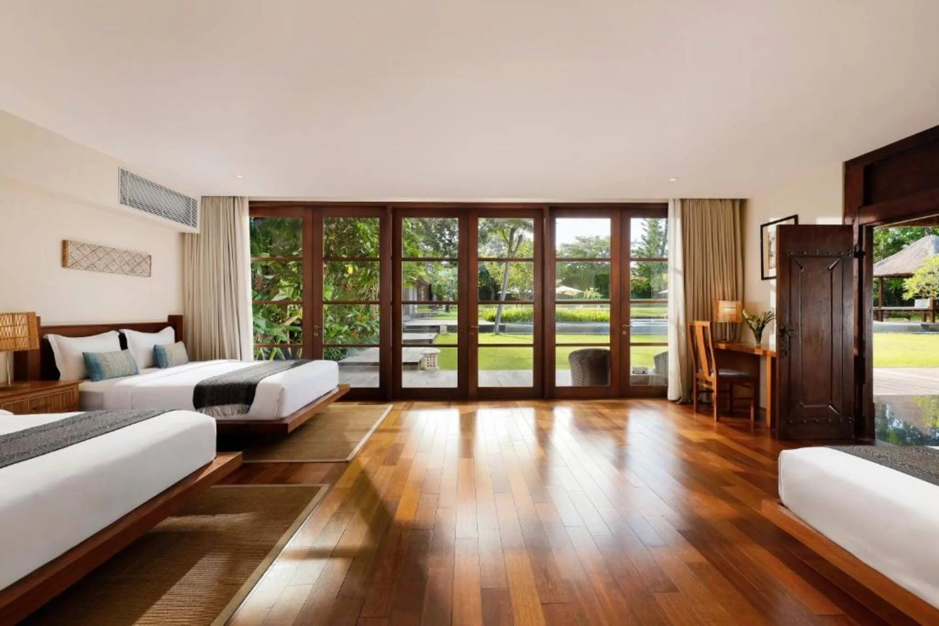 Luxury Escape 7 Bedroom Spacious Villa in Kerobokan 3
