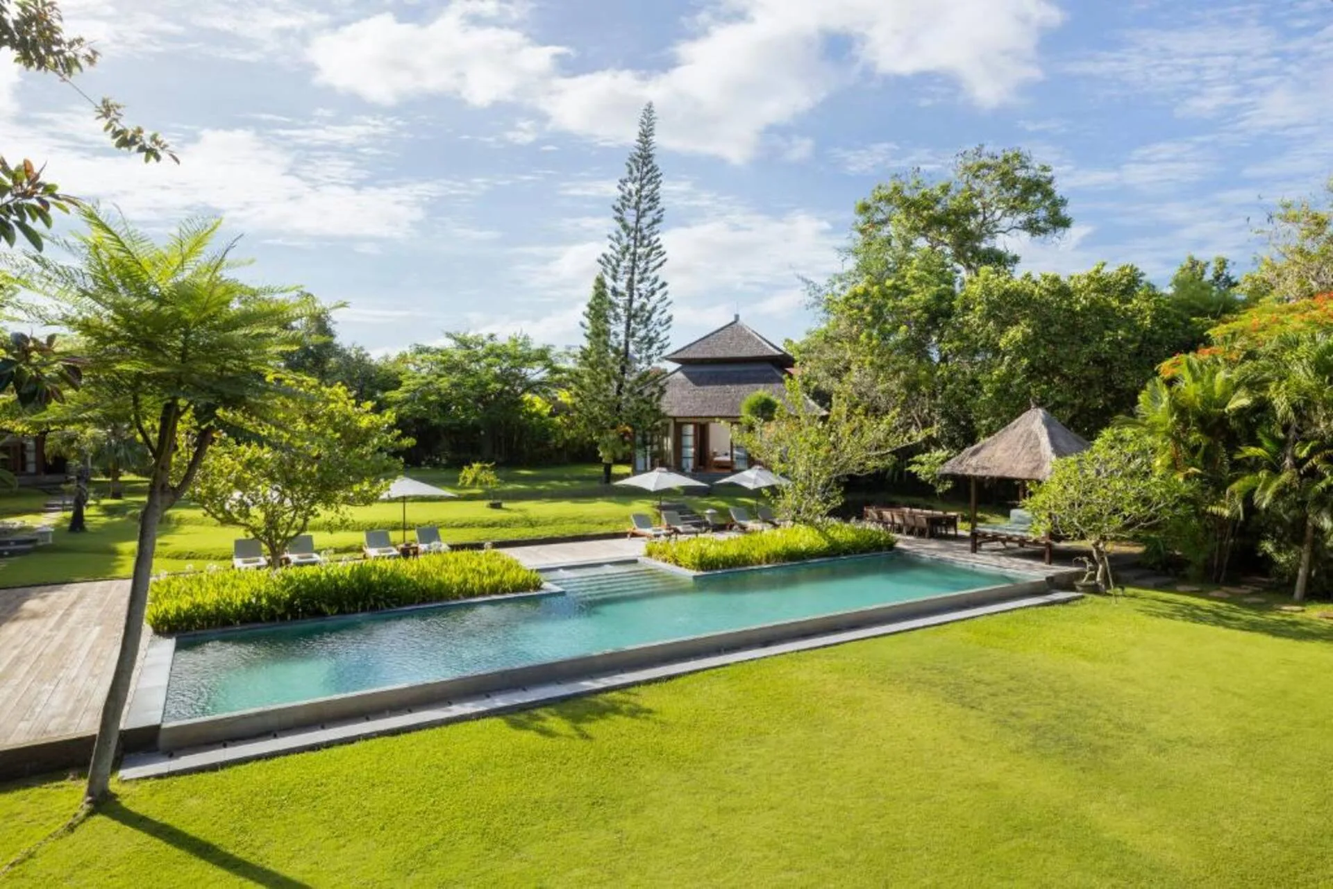 Luxury Escape 7 Bedroom Spacious Villa in Kerobokan 4