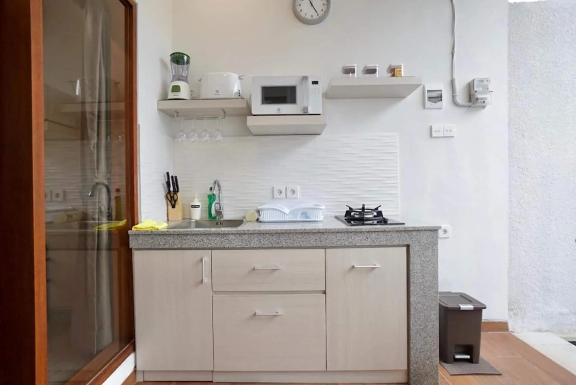 Budget Bliss! 2 Bedroom Villa near Nelayan Beach 4