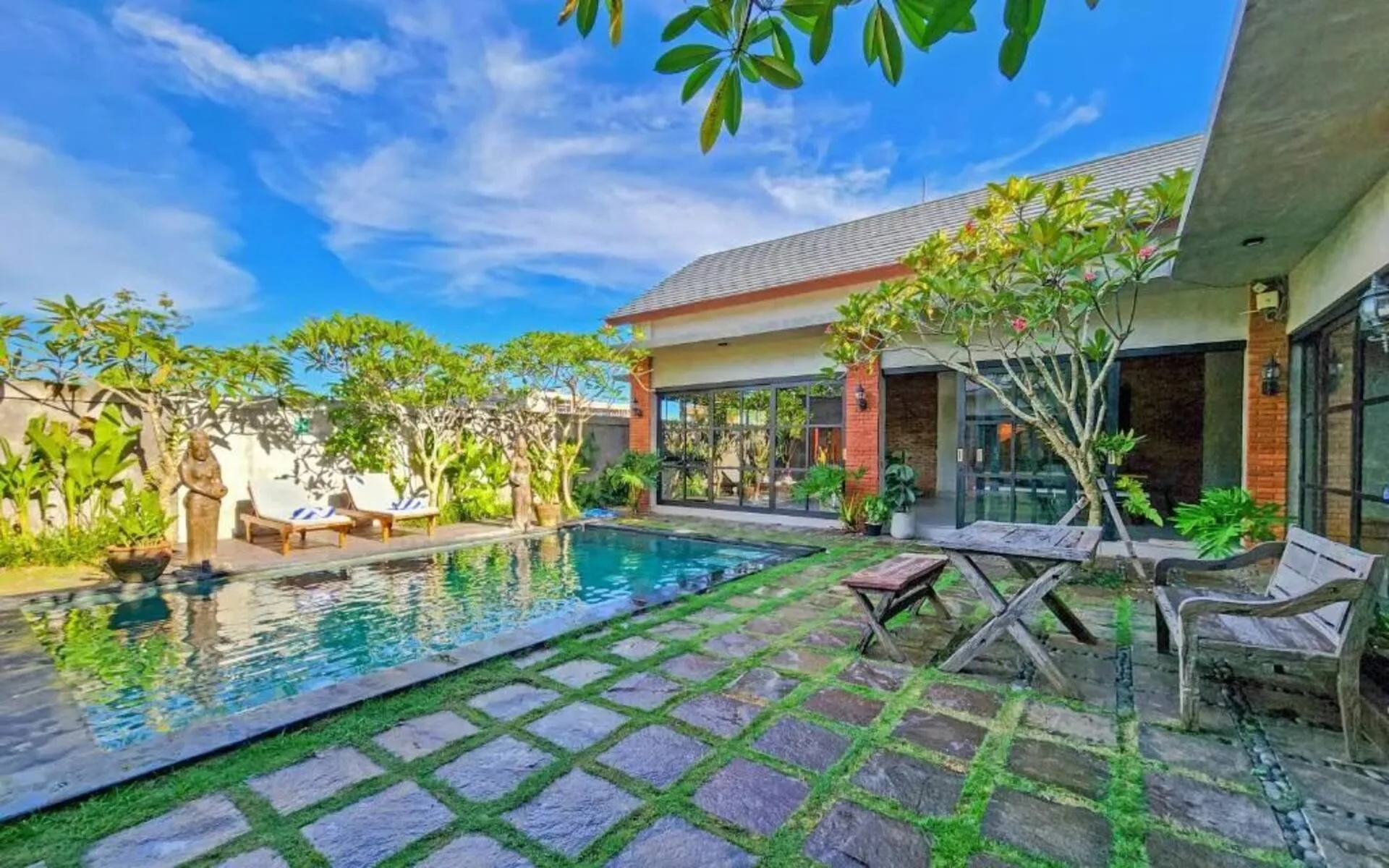 Cozy Industrial 4 Bedroom Villa Uluwatu 2