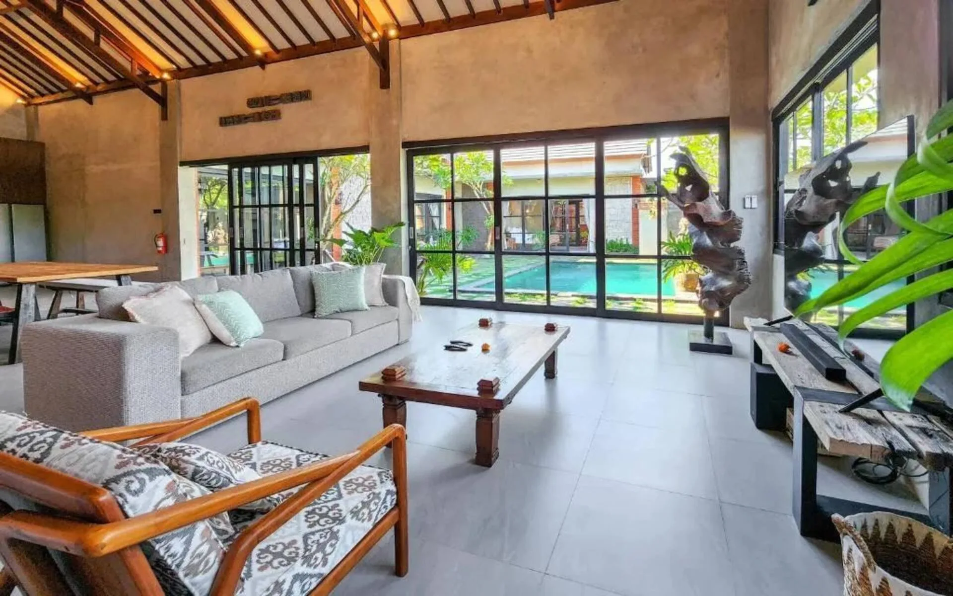 Cozy Industrial 4 Bedroom Villa Uluwatu 3