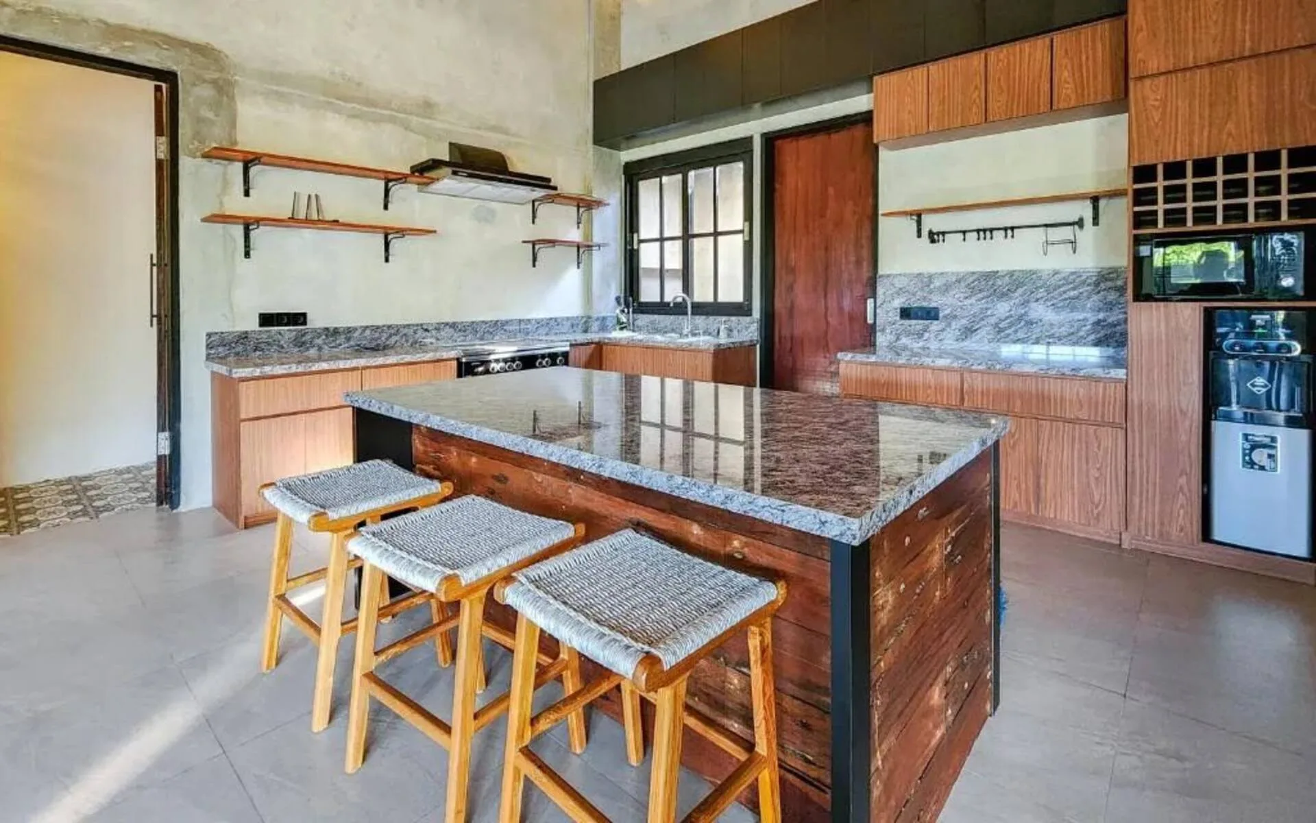 Cozy Industrial 4 Bedroom Villa Uluwatu 4