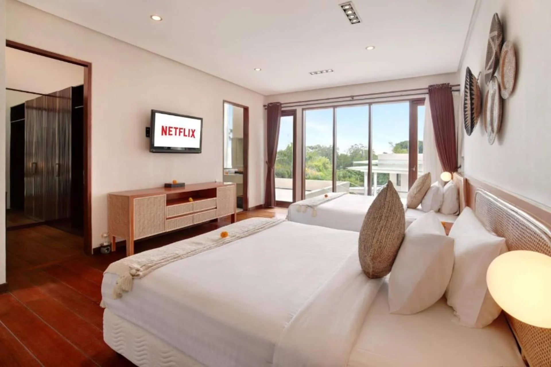 Luxurious Getaway Estate 5 Bedroom Private Villa in Canggu 3