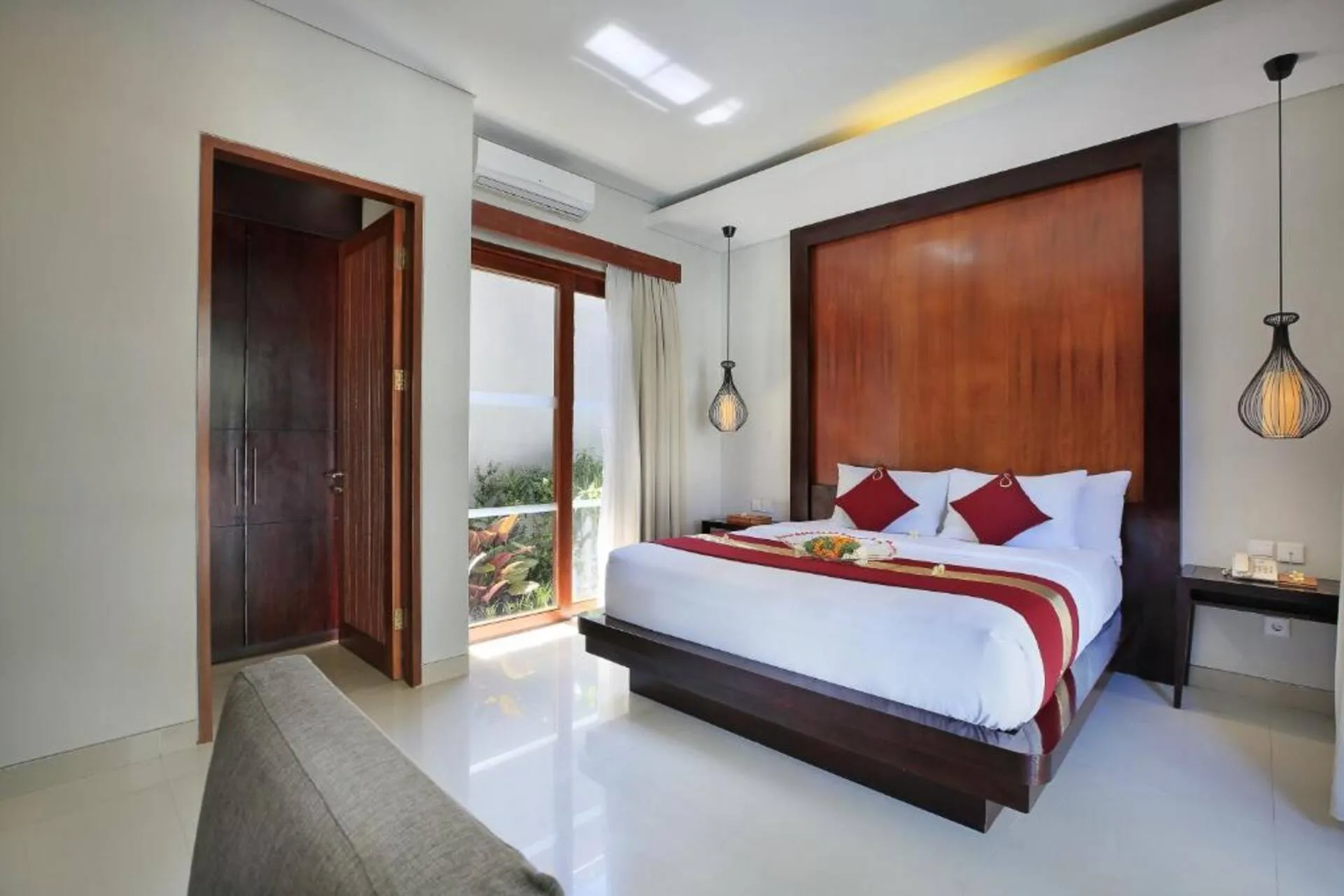Intimate Heart-Of-Town 1 Bedroom Private Villa in Seminyak 5