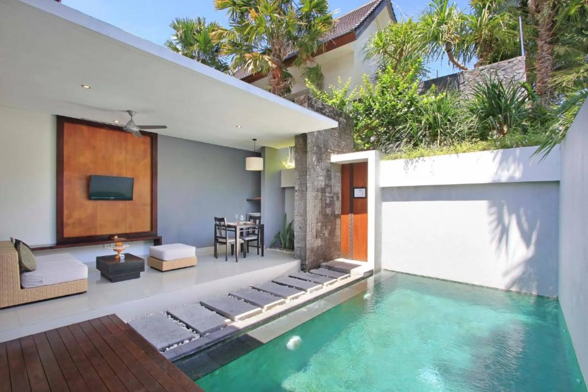 Romantic! 1 Bedroom Honeymoon Villa in Central Seminyak 2