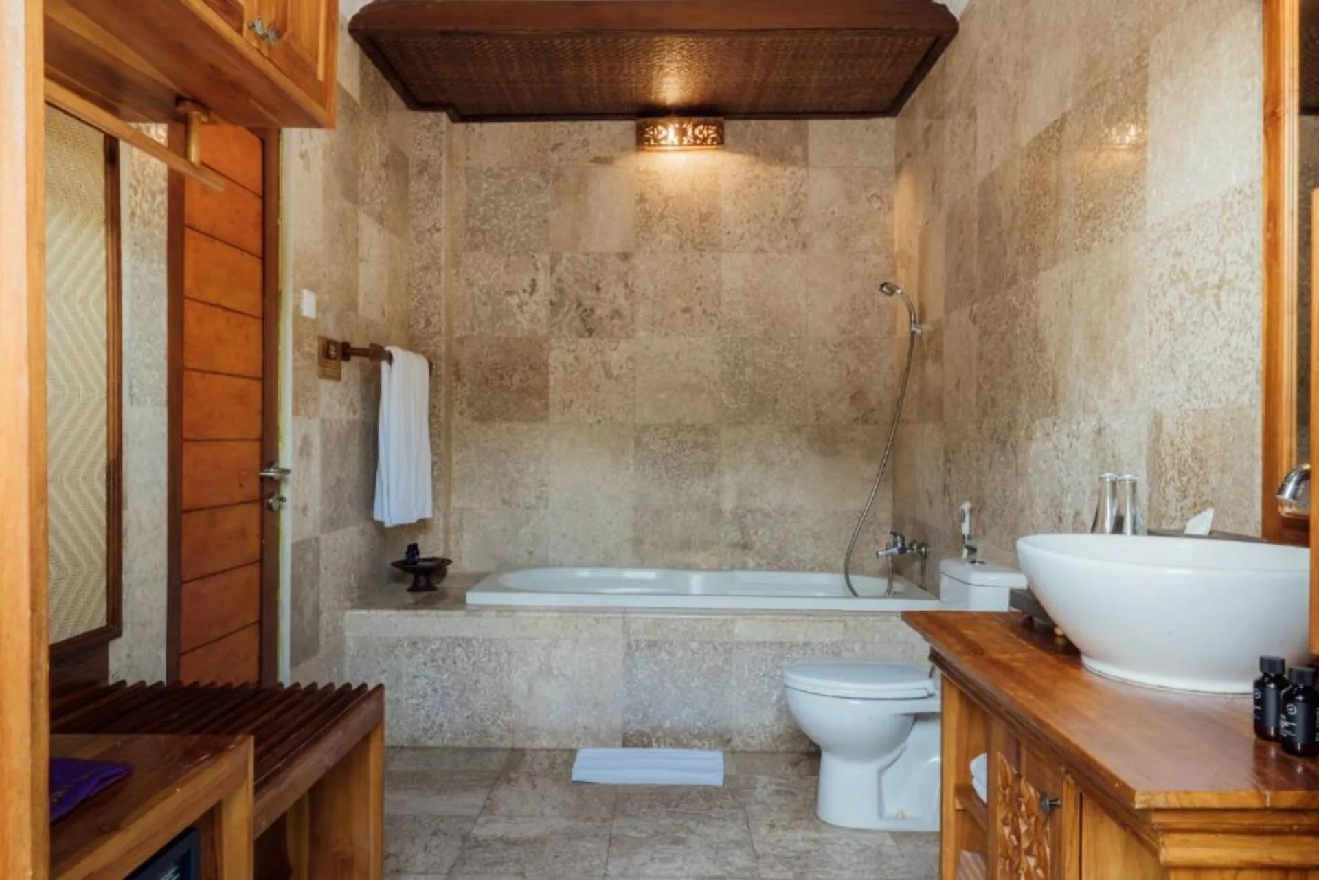 4 Bedroom Private Pool Villa 2mnts to Selukat Beach 4
