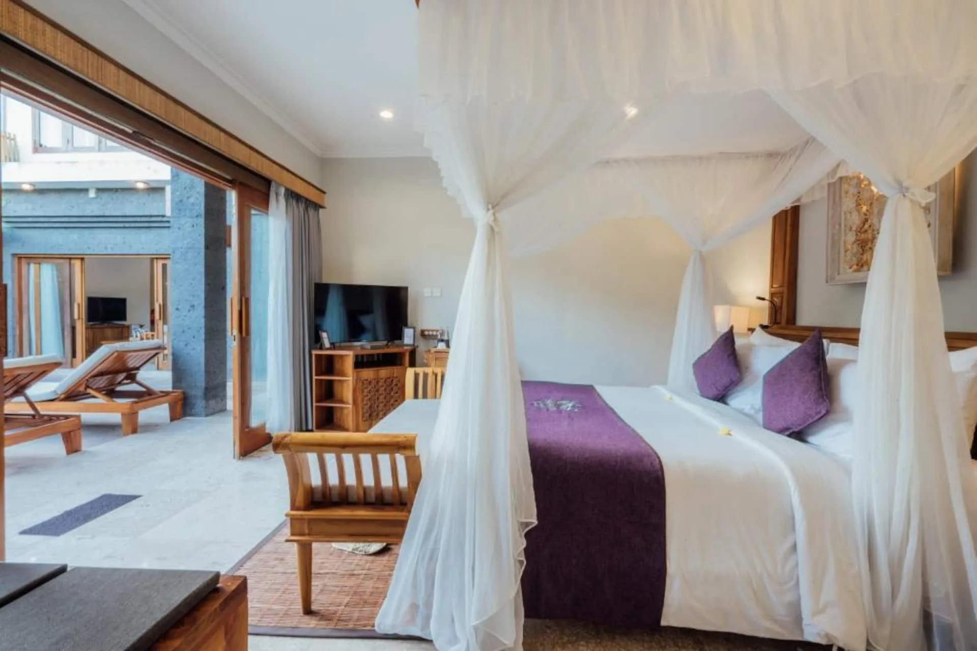 Beachside Poolside Retreat 4 Bedroom Private Villa in Gianyar 4