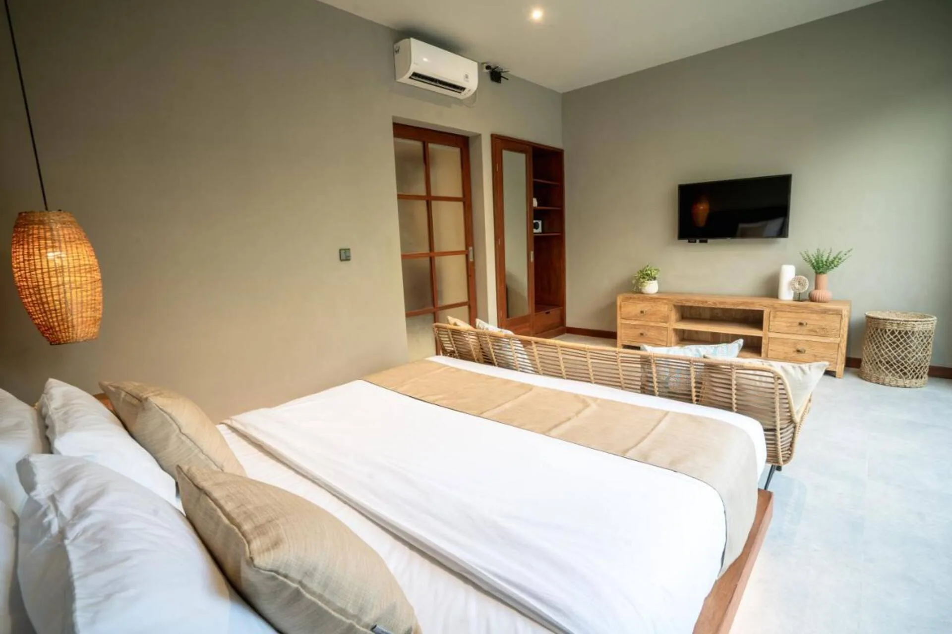 Simple Minimalist Calm 1 Bedroom Private Villa in Canggu 3