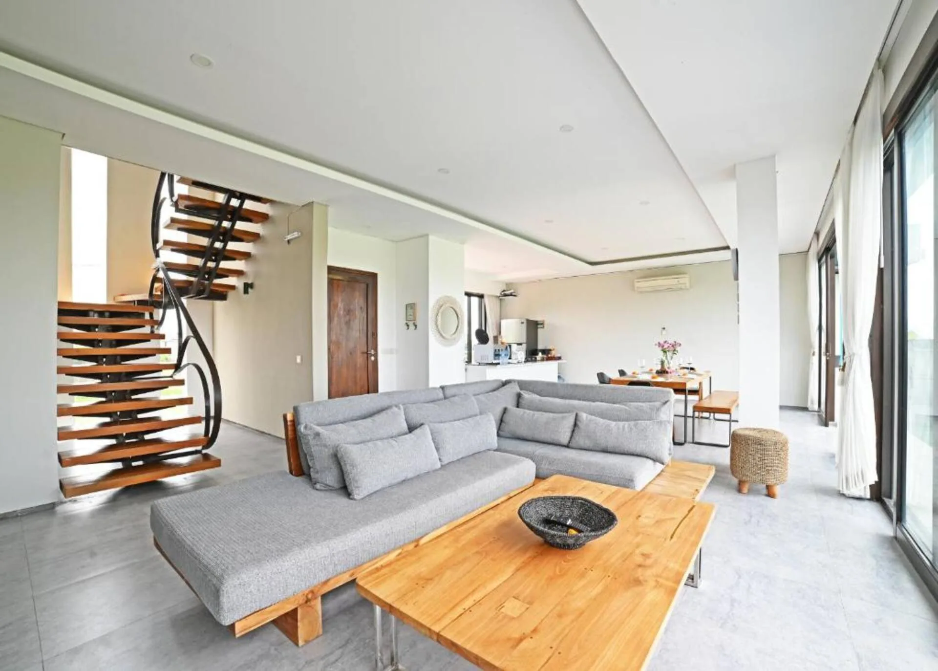 Modern 4 Bedroom Villa in Ni Center Seminyak 3