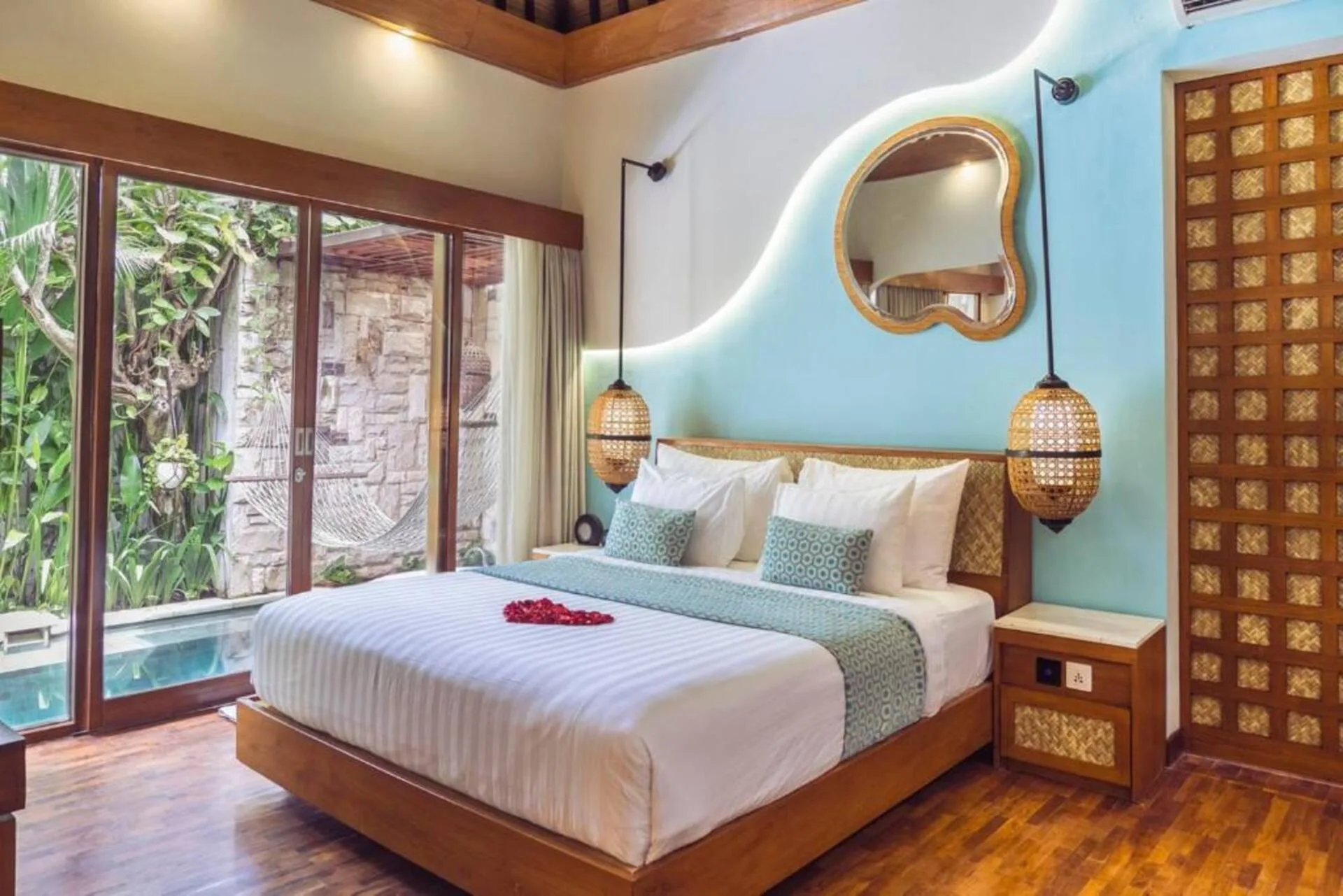 Intimate Poolside Hideaway 1 Bedroom Private Villa in Seminyak 5