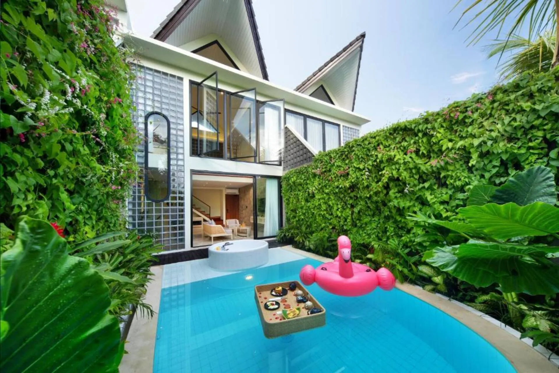 1 Bedroom Premium Amenities & Modern Conveniences 4