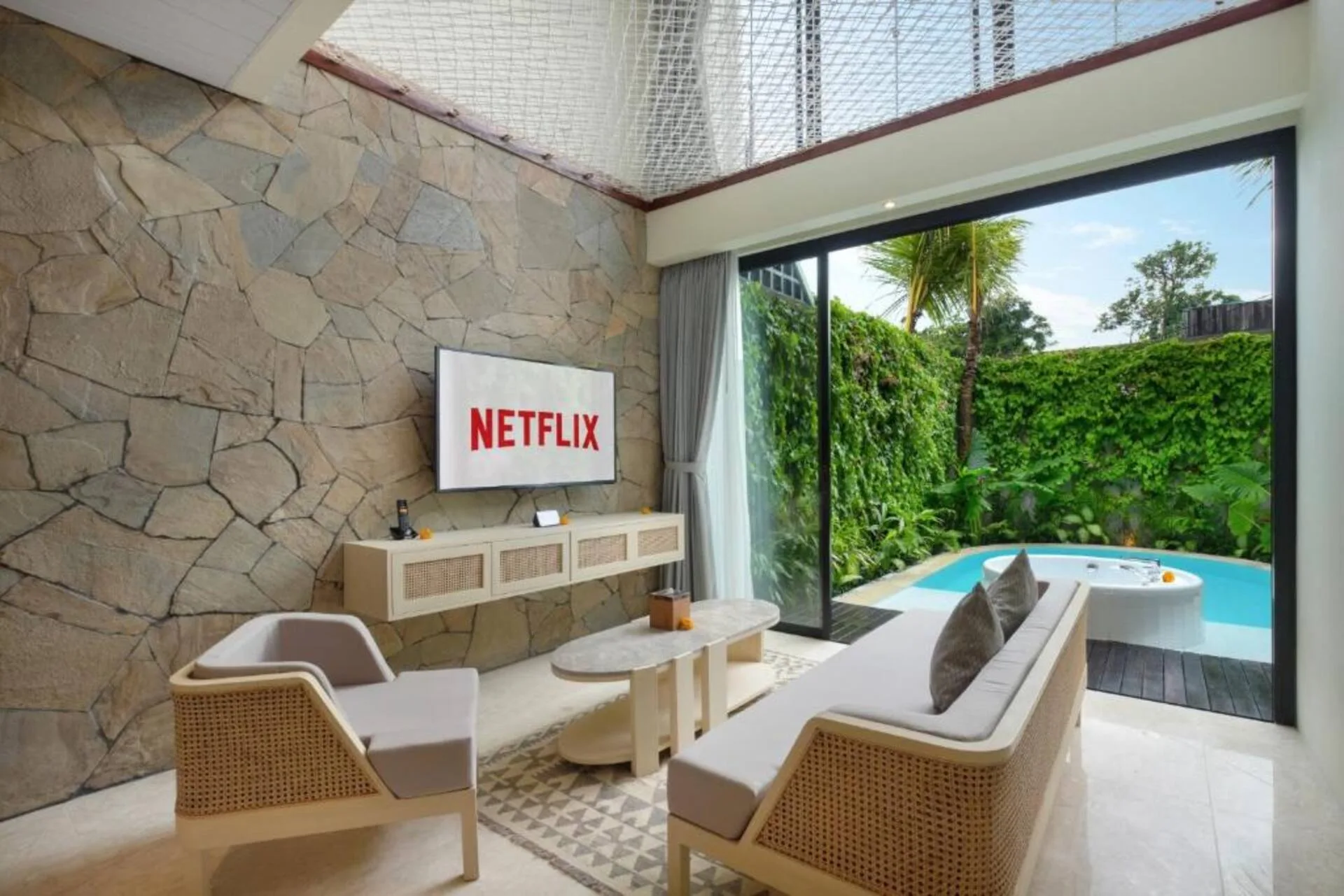1 Bedroom Premium Amenities & Modern Conveniences 5