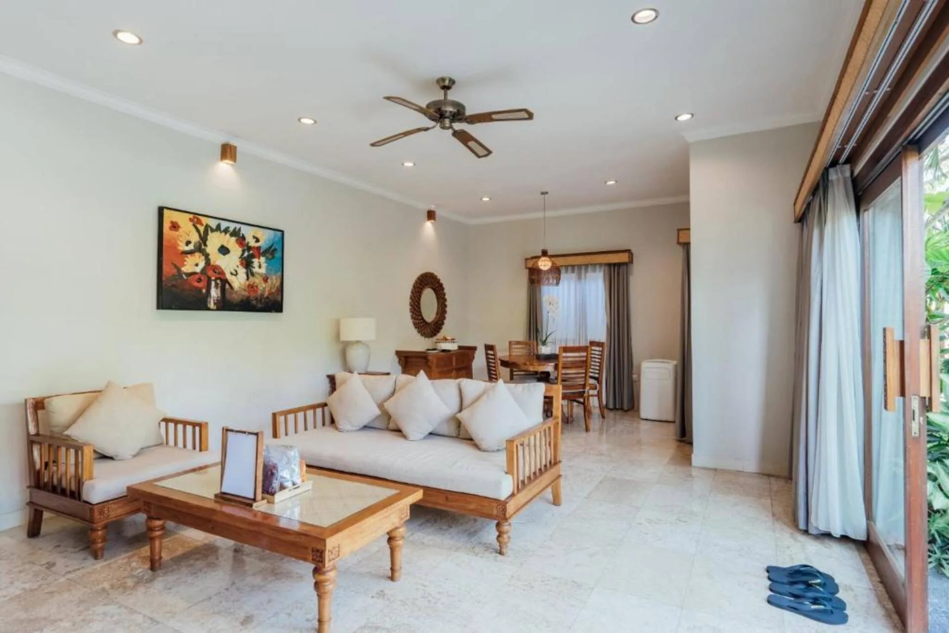 3 Bedroom Private Villa 2mnt to Selukat Beach 3