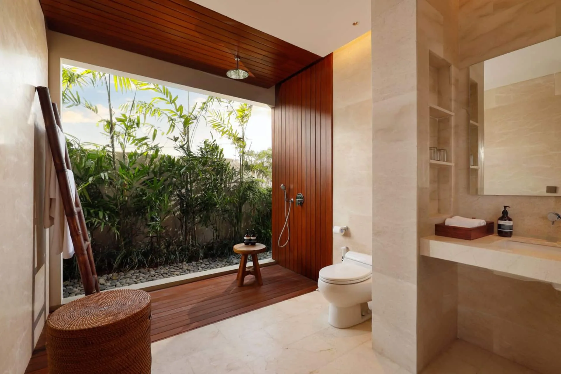 Secluded Coastal Hideaway 3 Bedroom Private Villa in Tabanan 4