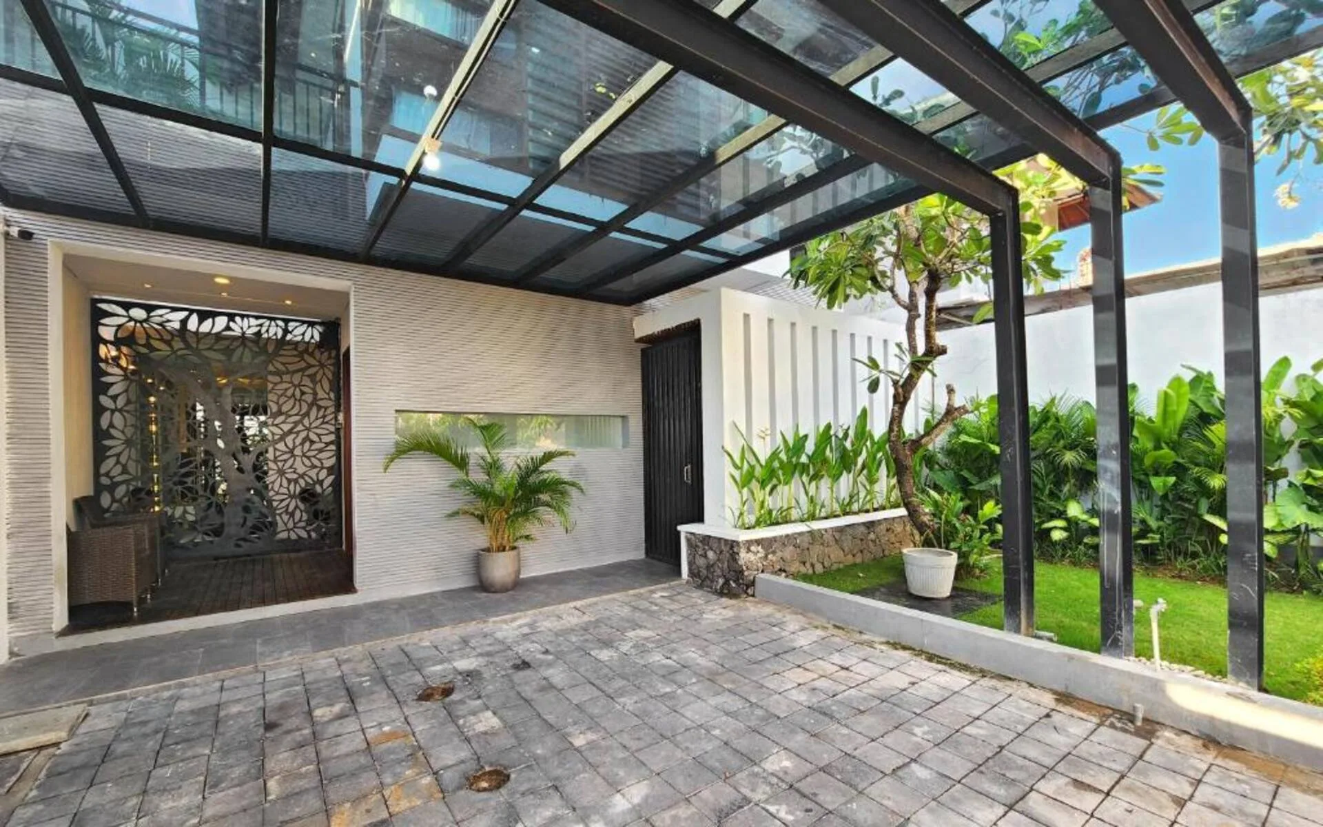 Charming 3 Bedroom Villa in the Heart of Legian 4