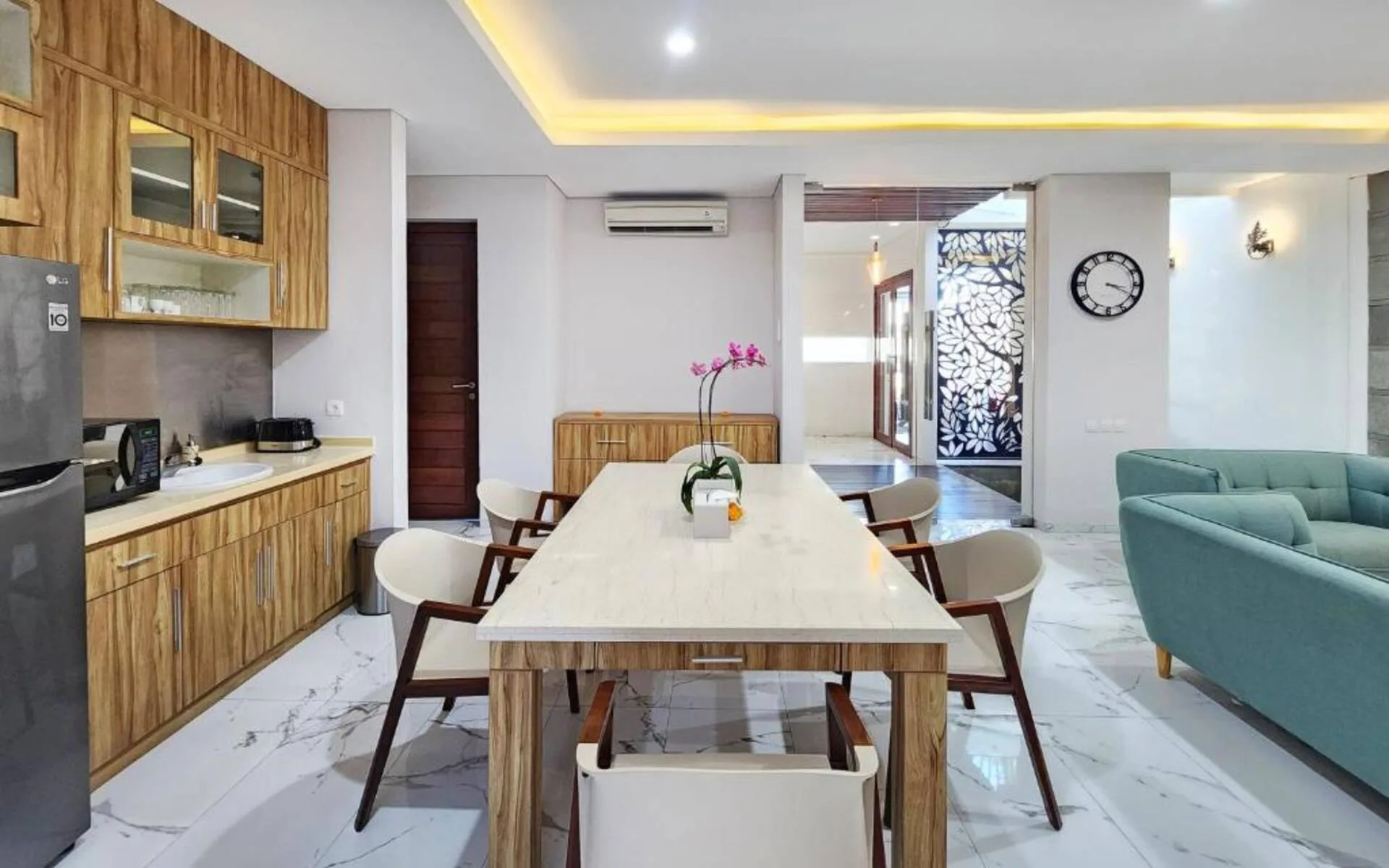 Charming 3 Bedroom Villa in the Heart of Legian 5
