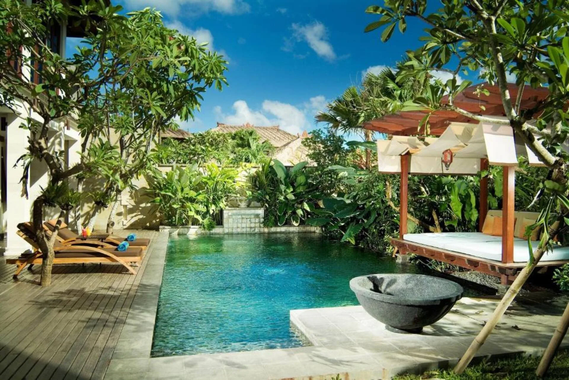 3 Bedroom Luxe Villa in Jimbaran 2