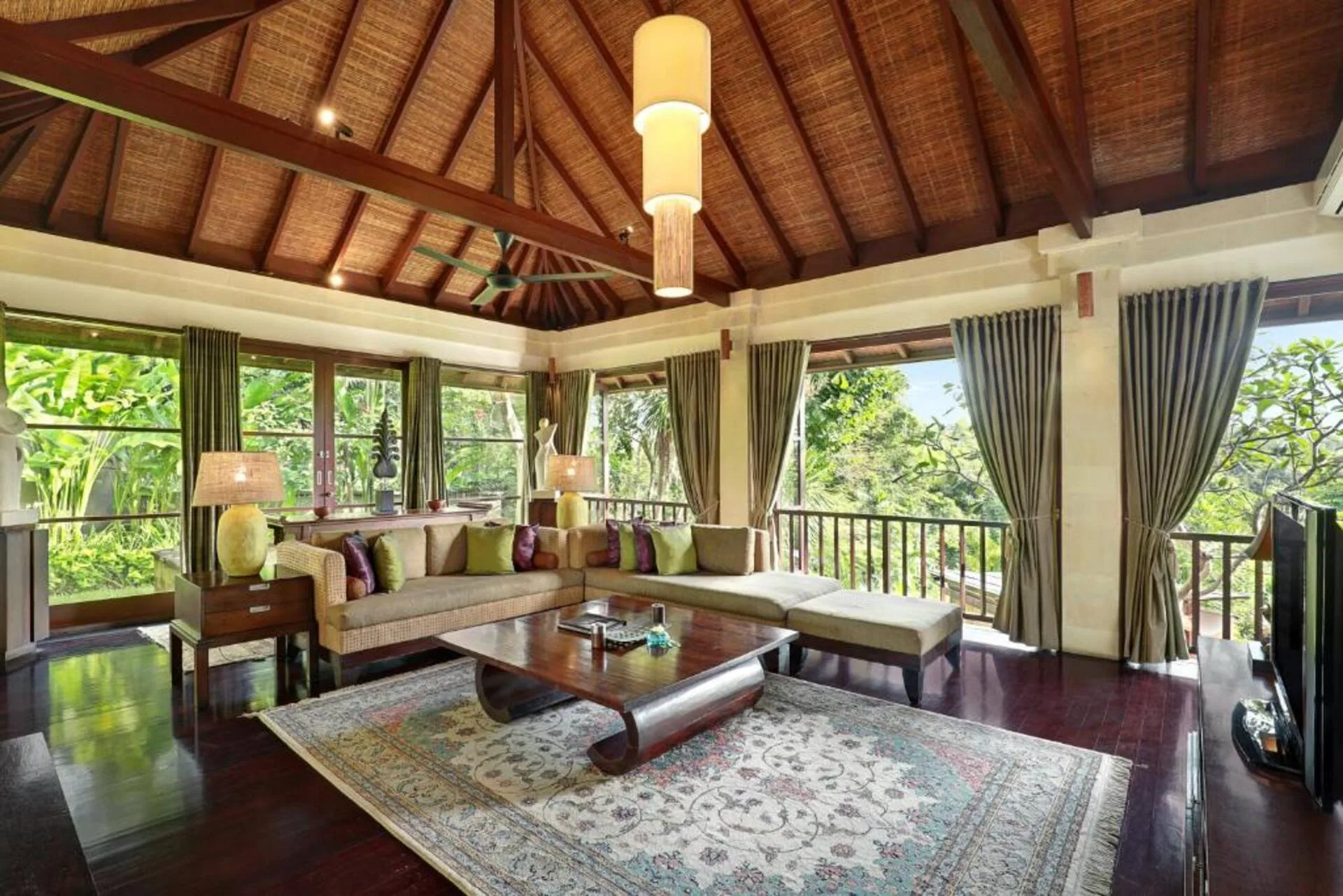 Sunlit Luxe Sanctuary 3 Bedroom Private Villa in Jimbaran 5