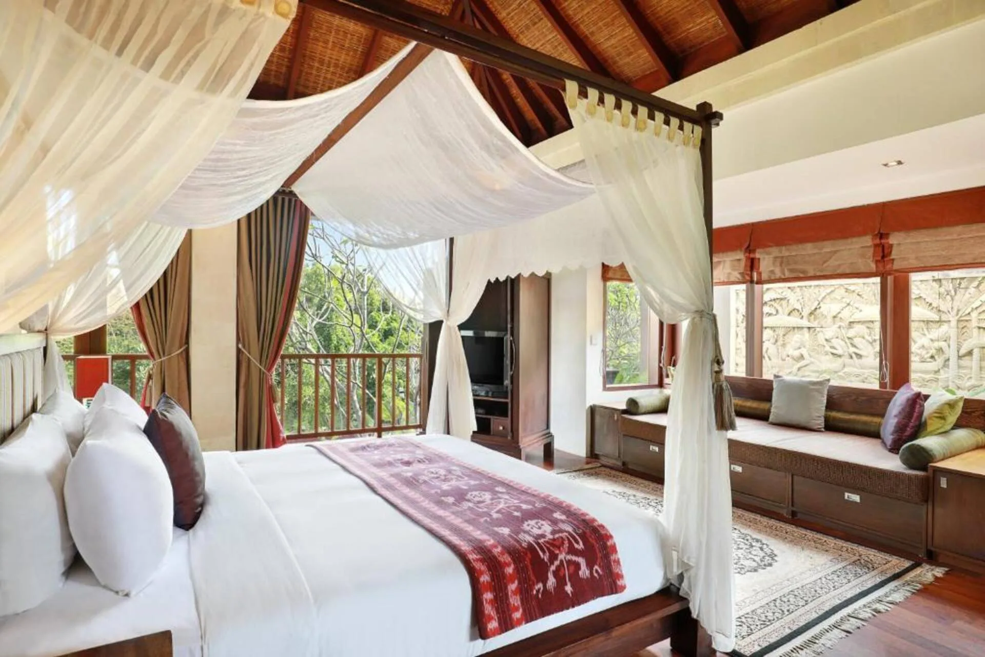 3 Bedroom Luxe Villa in Jimbaran 4