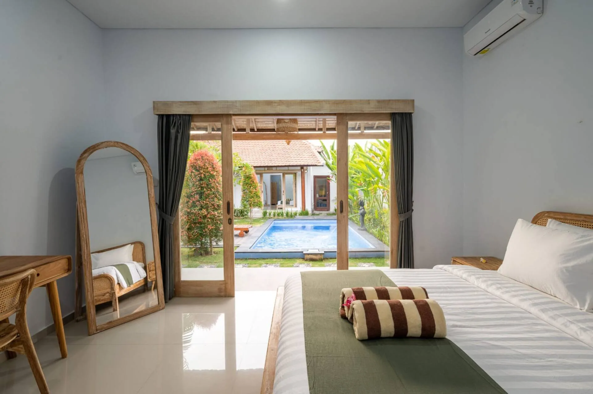 Serene Tropical Retreat 3 Bedroom Private Villa in Canggu 4