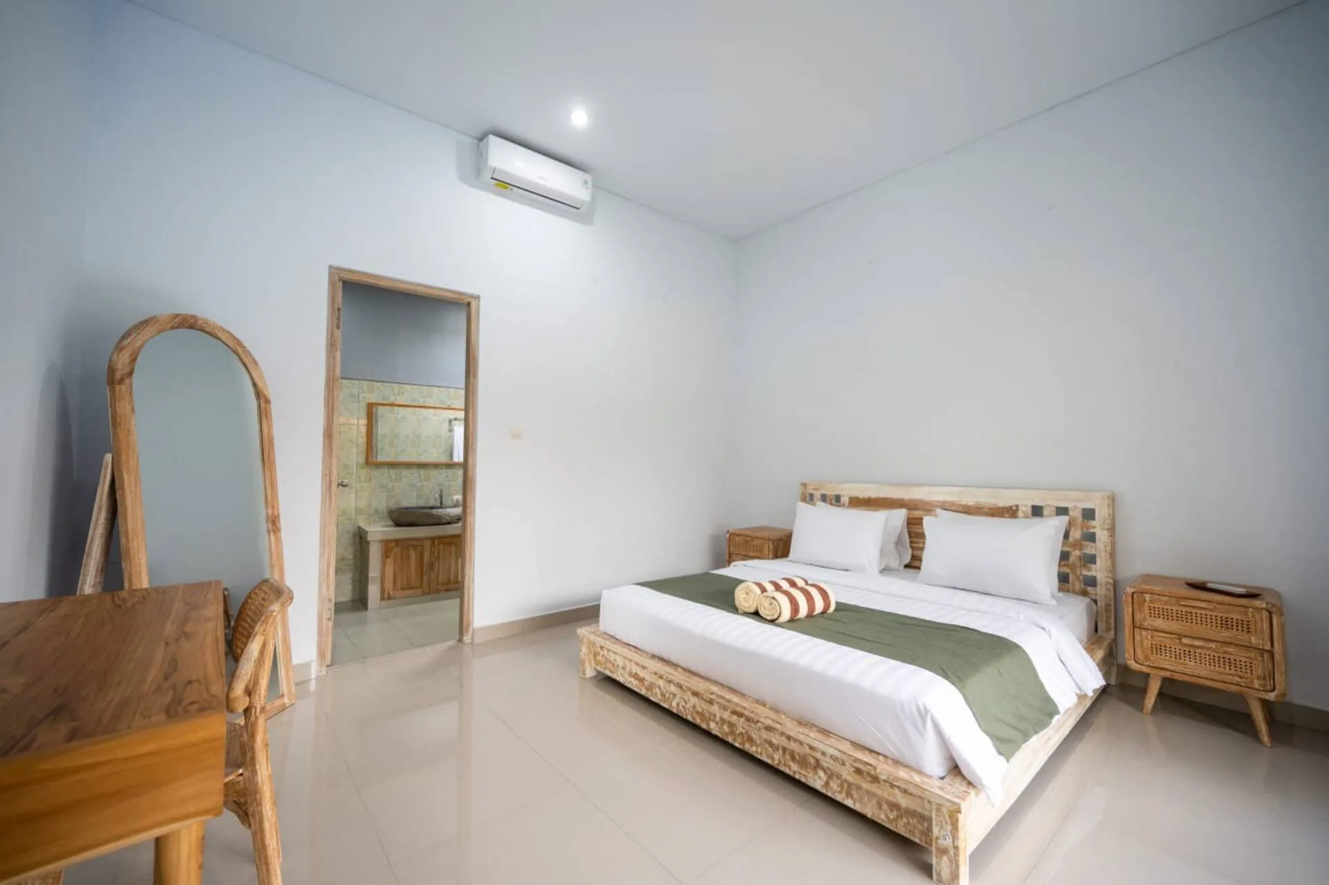 Serene Tropical Retreat 3 Bedroom Private Villa in Canggu 5
