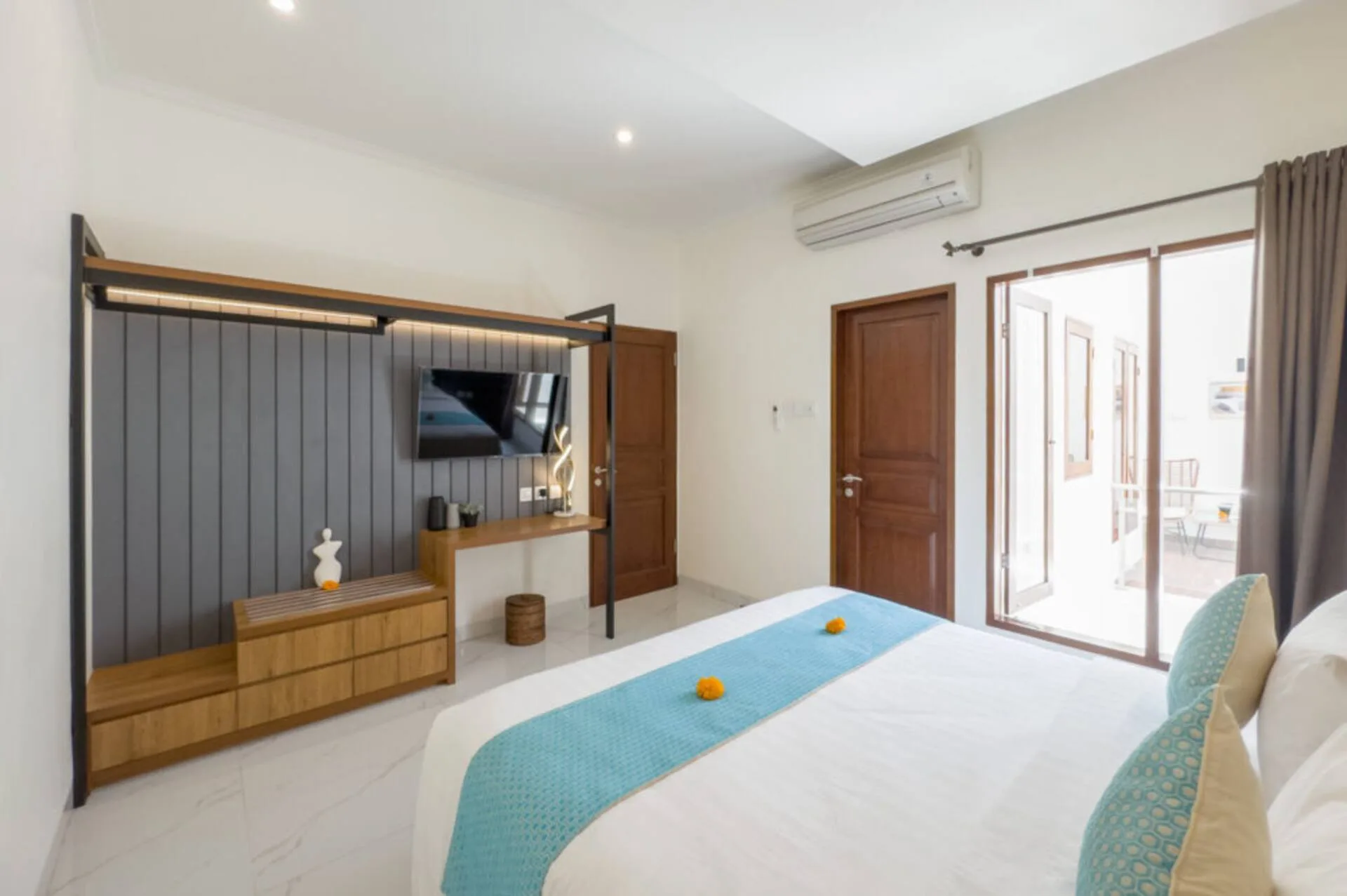Spacious Poolside Escape 3 Bedroom Private Villa in Seminyak