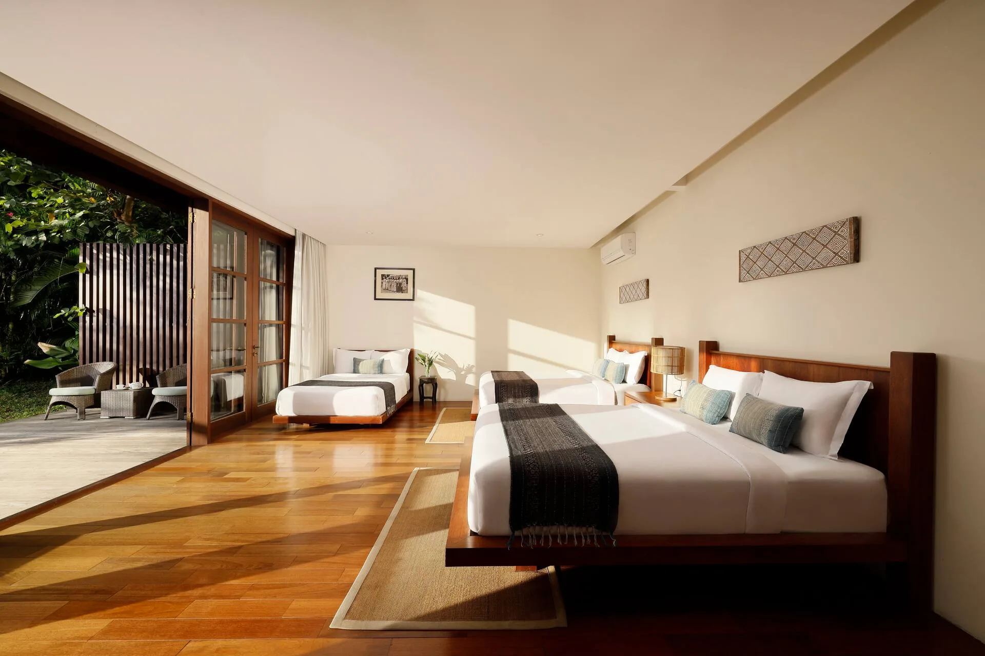 Rustic 6 Bedroom Villa in Kerobokan 4