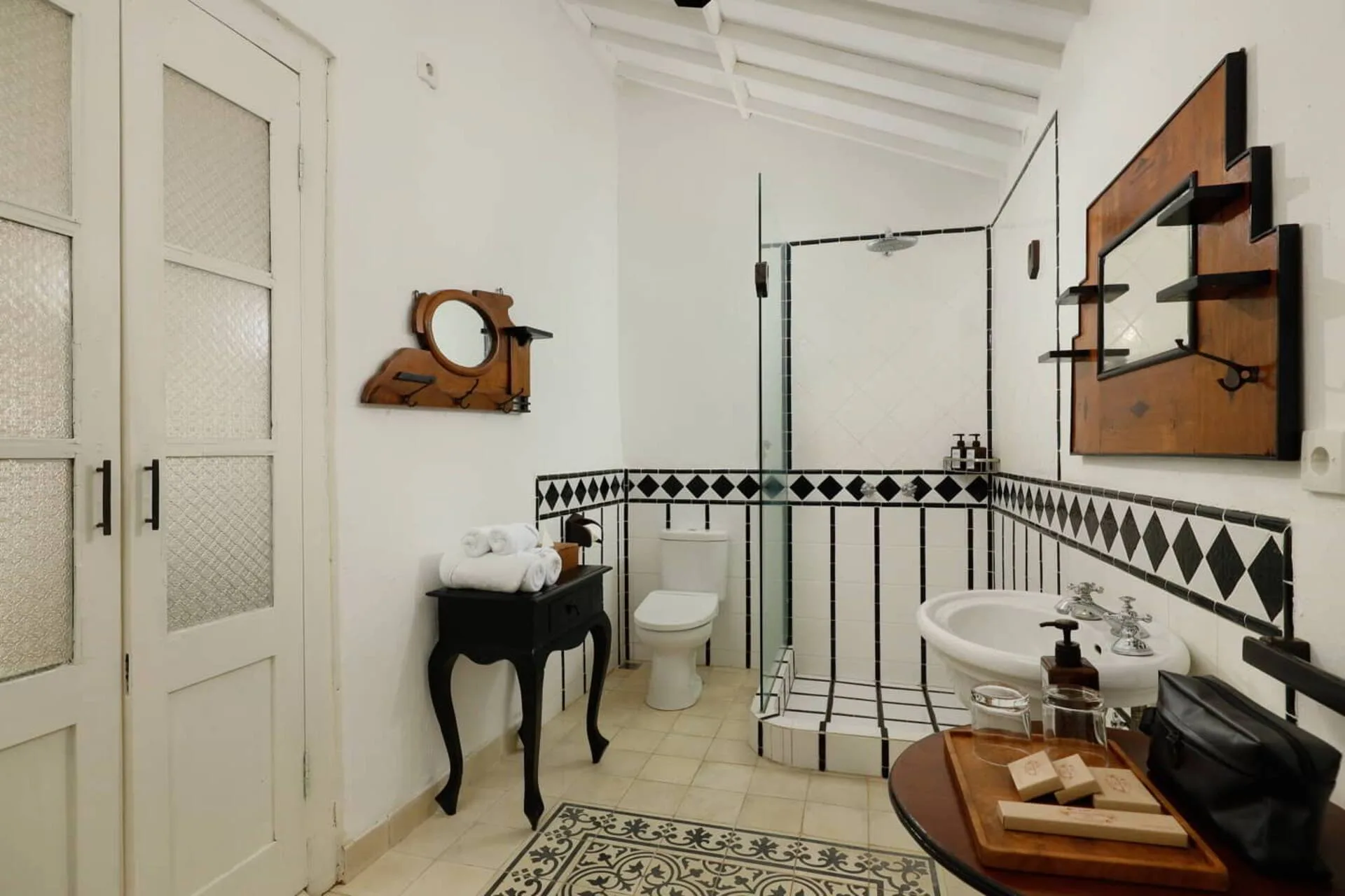 Timeless Vintage Charm 2 Bedroom Private Villa in Bali 4