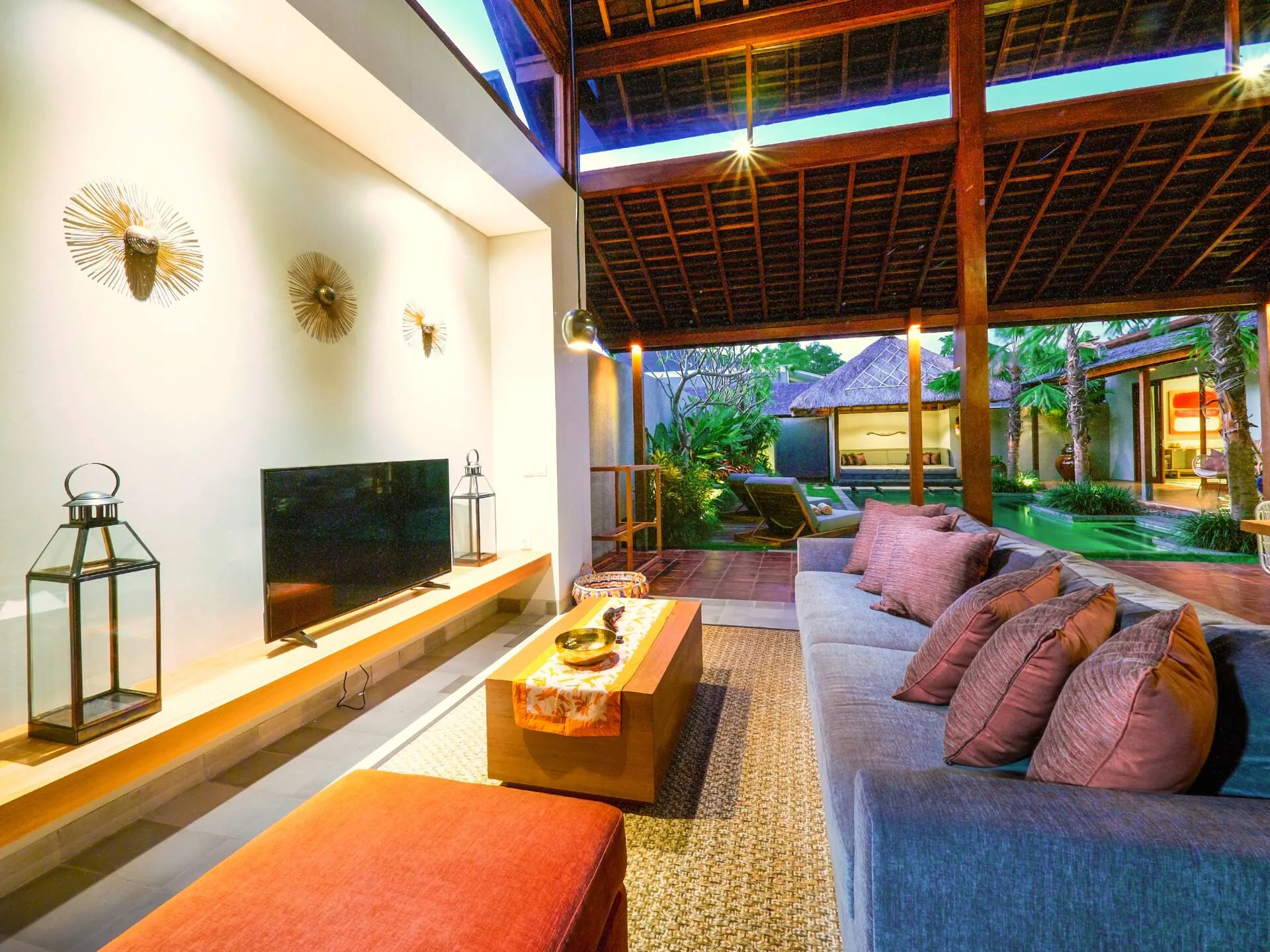 Luxury Living in the Heart of Bumbak 3