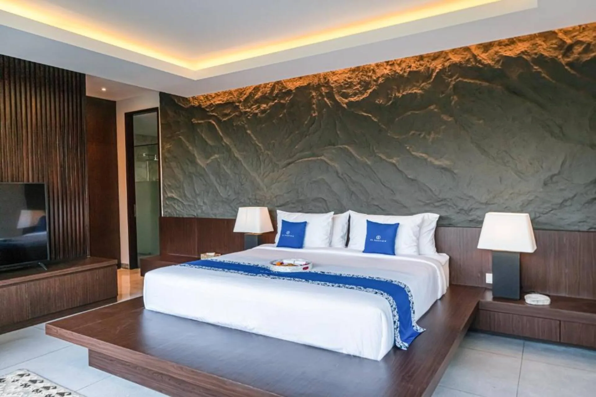 Luxury 6 Bedroom Villa with Private Pool 3