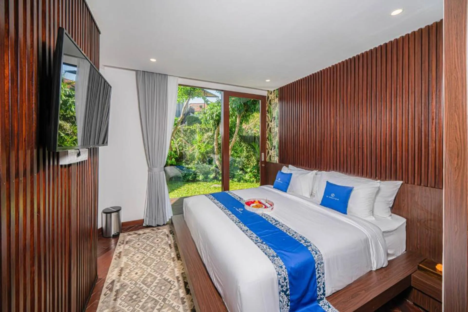 Luxury 6 Bedroom Villa with Private Pool 5