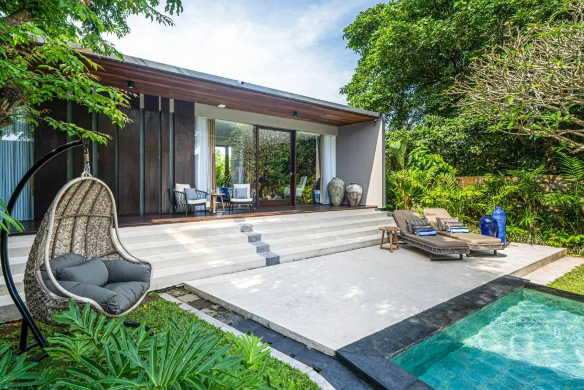 Grand Poolside Estate 6 Bedroom Private Villa in Bali 4